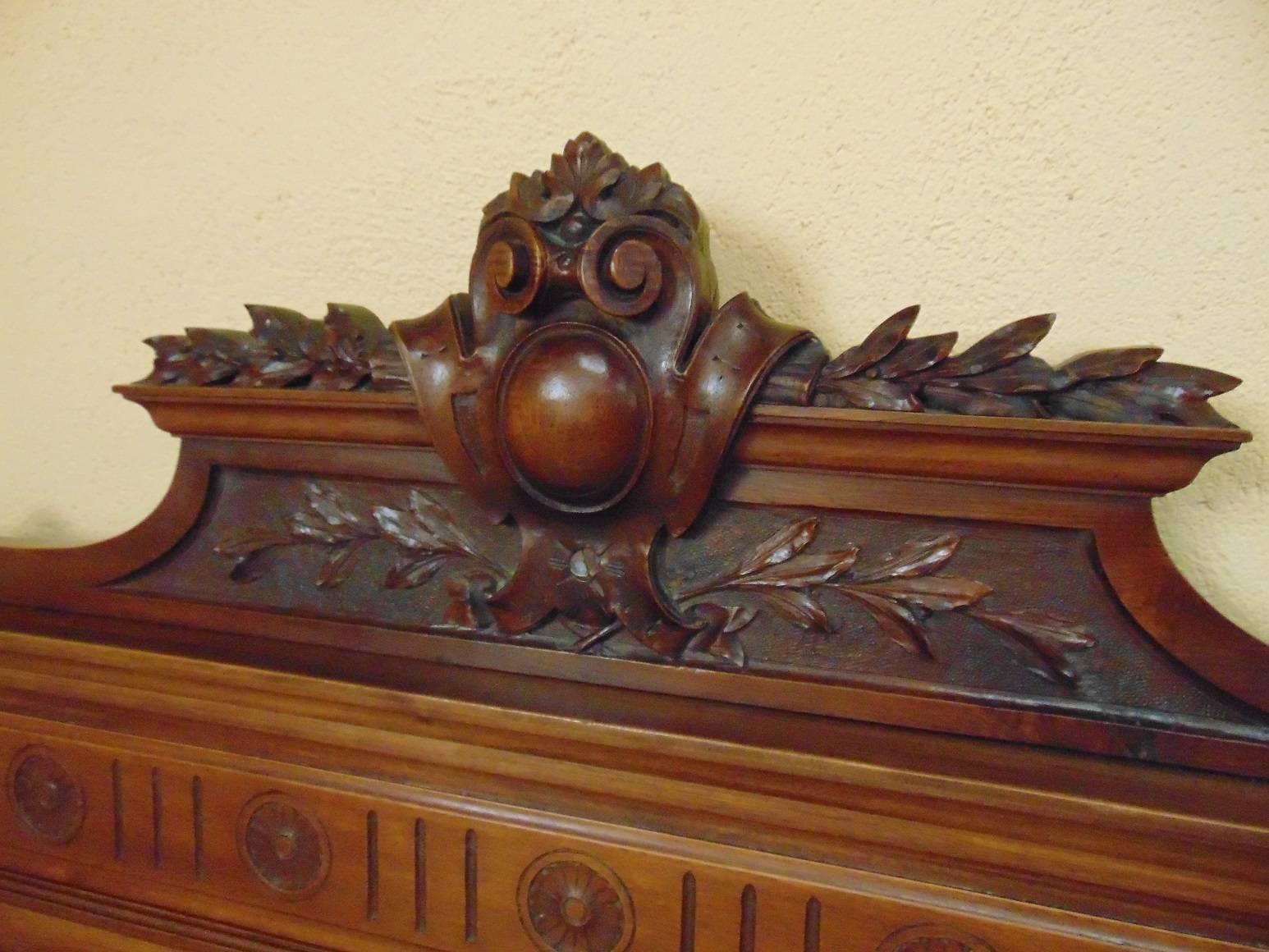  Bed circa 1890 in Walnut In Good Condition In London, GB