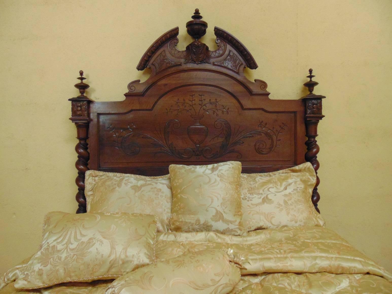  Bed Hand-Carved Louis XIII, circa 1880 In Good Condition In London, GB