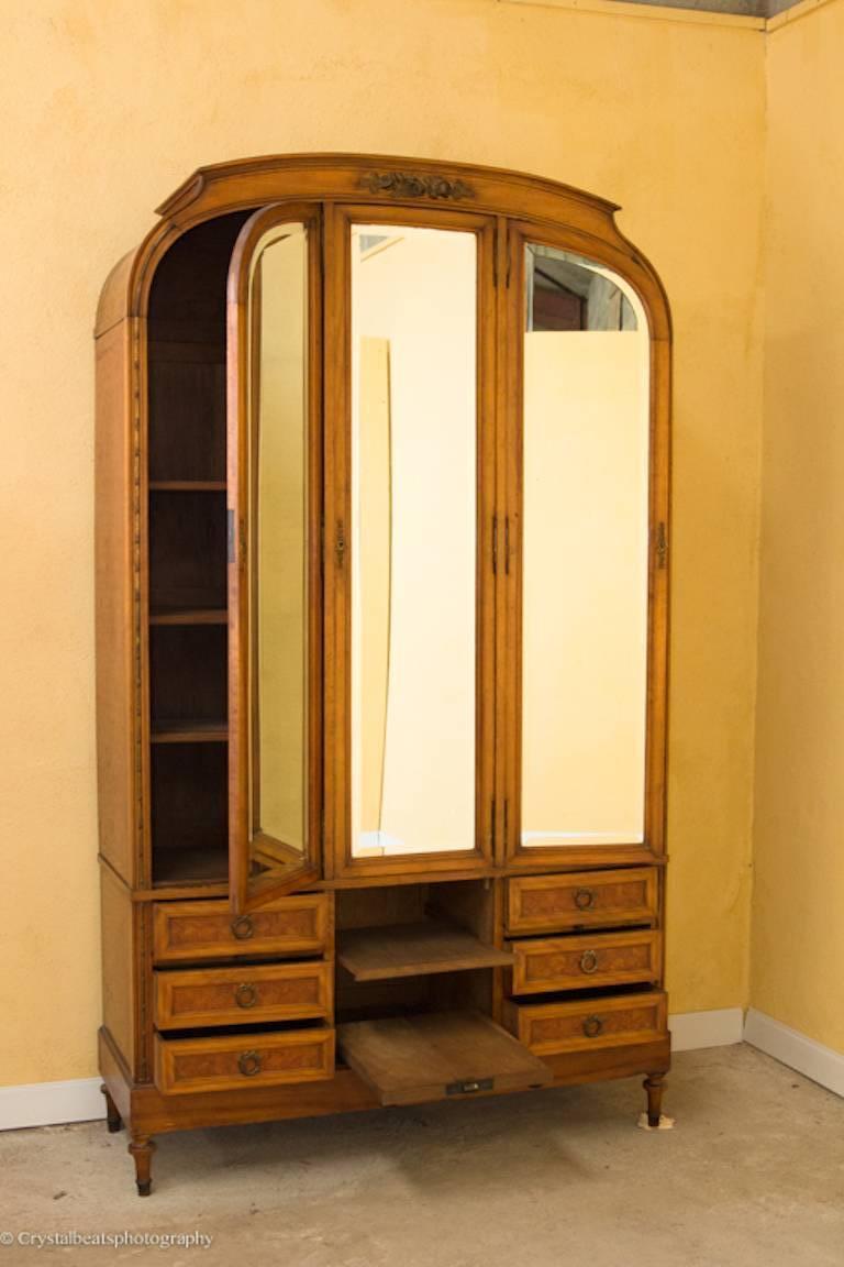 dressing armoire