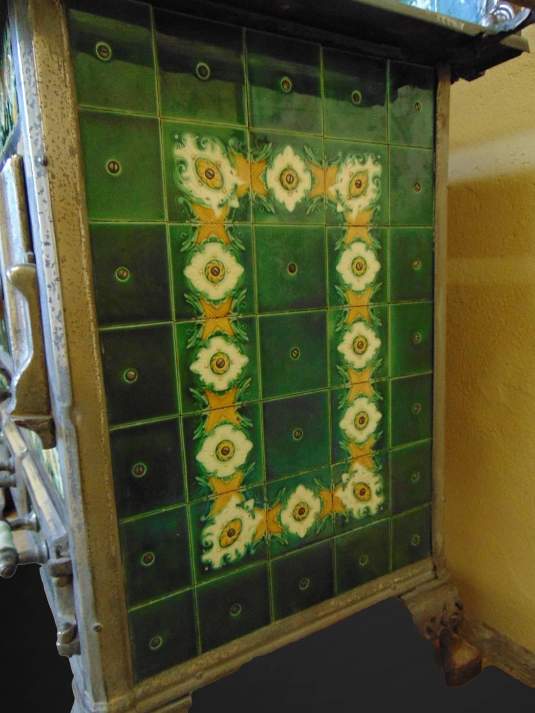 19th Century Range Cooker Tiled with Matching Coal Scuttle, circa 1900