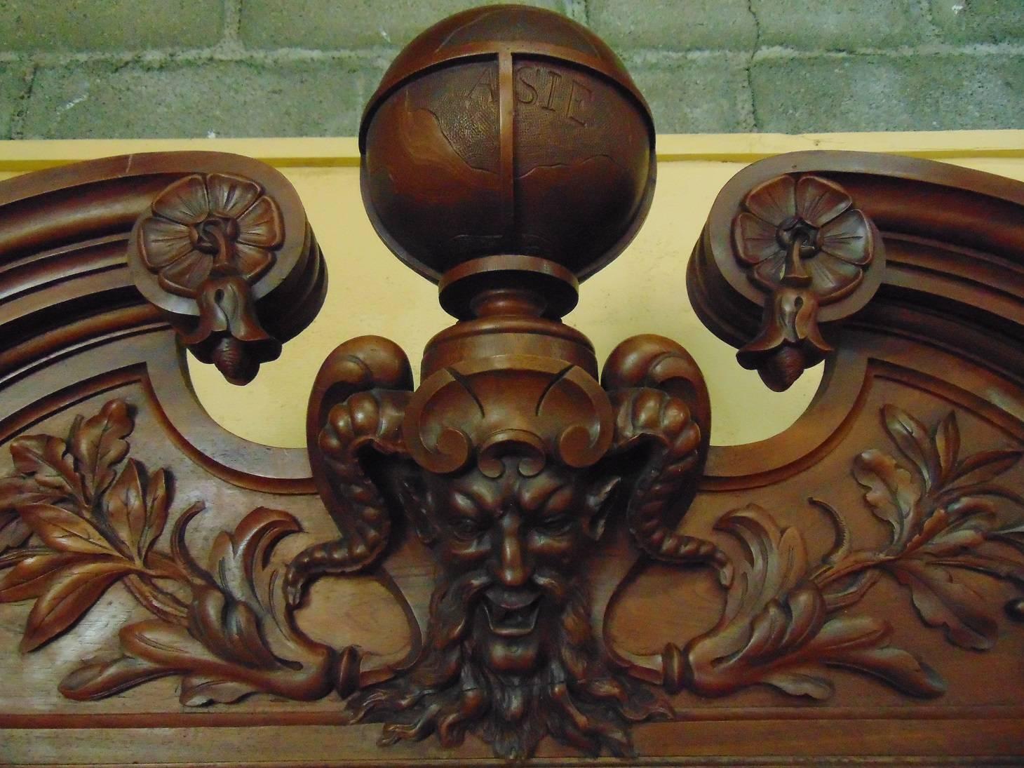 Bookcase Hand-Carved Style Louis XIII, circa 1880 im Zustand „Gut“ in London, GB