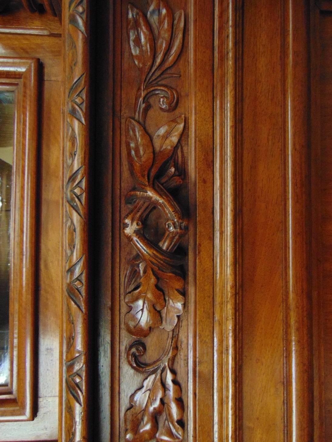 Bookcase Hand-Carved Style Louis XIII, circa 1880 (Spätes 19. Jahrhundert)