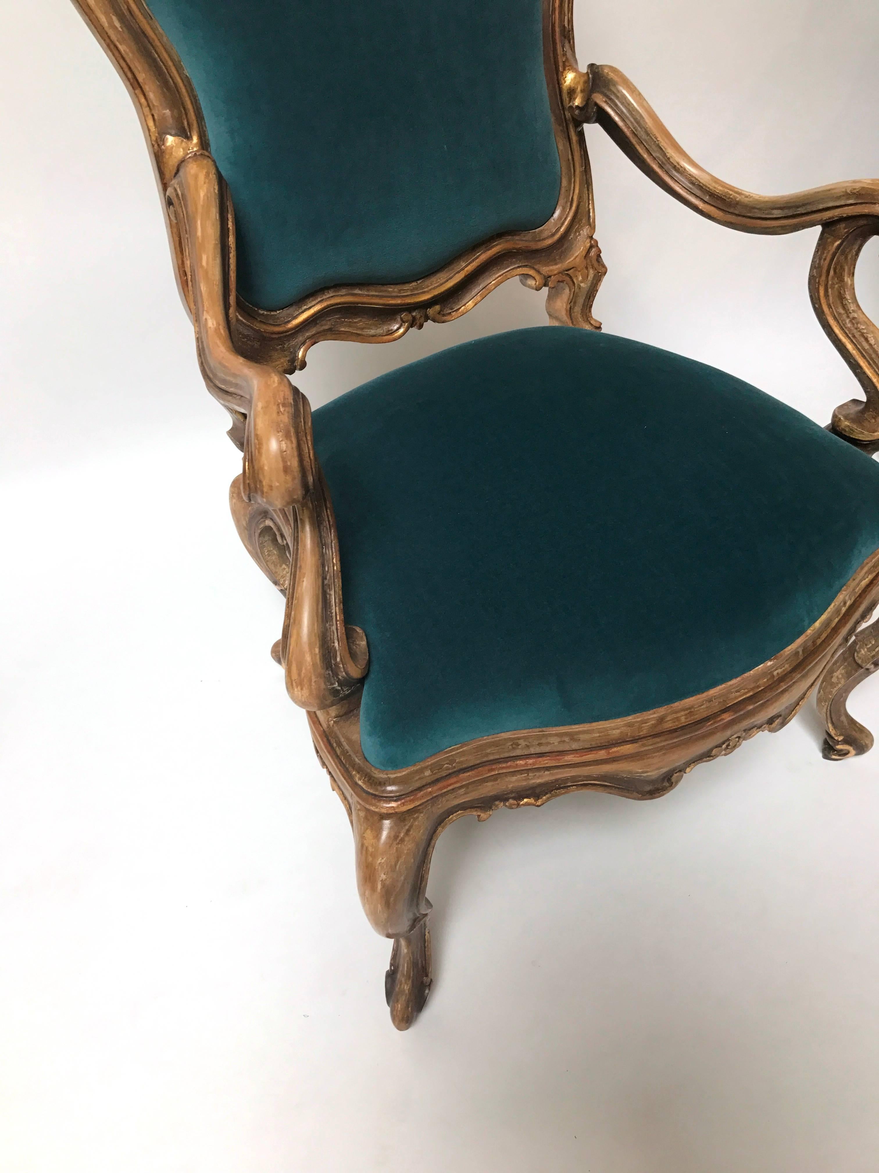 North American Hand-Carved Custom Pair of Venetian Rubbed Gilt Armchairs For Sale