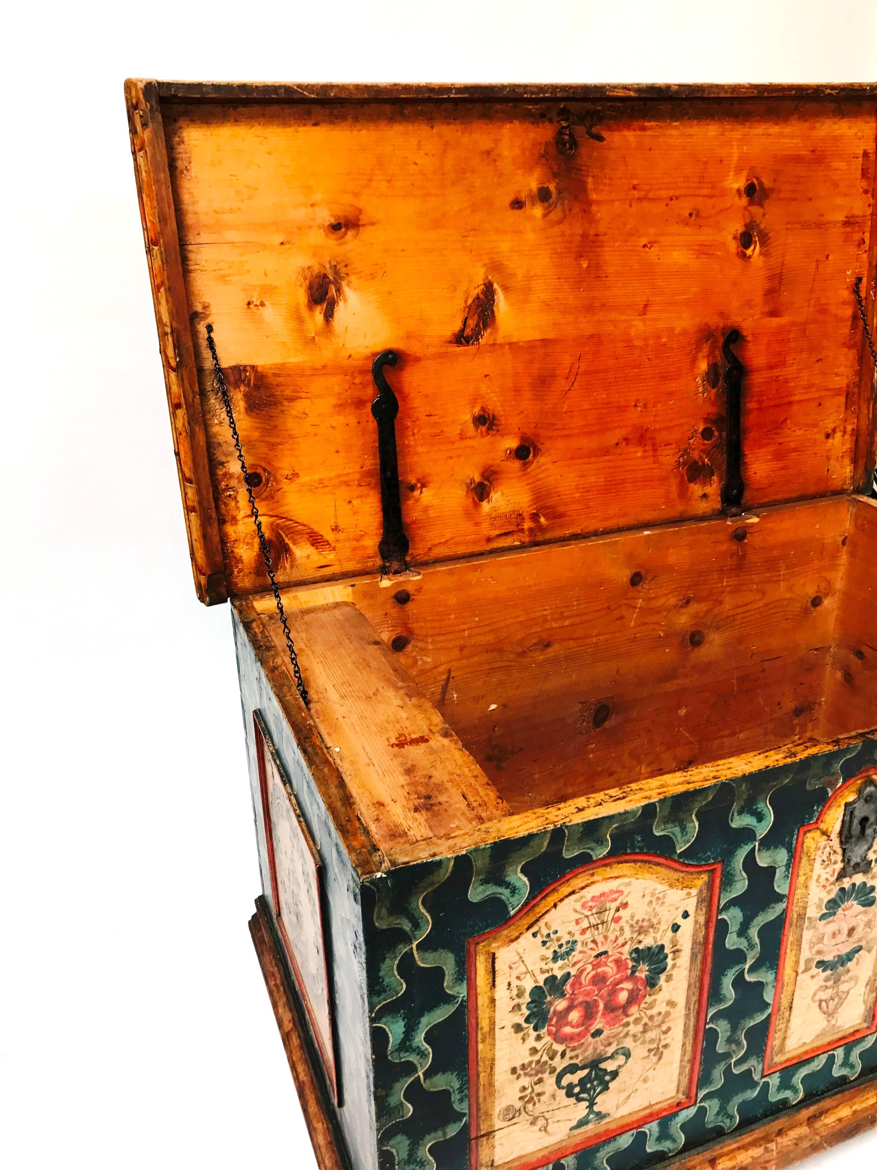 18th Century Austrian Painted Chest In Good Condition For Sale In Dallas, TX