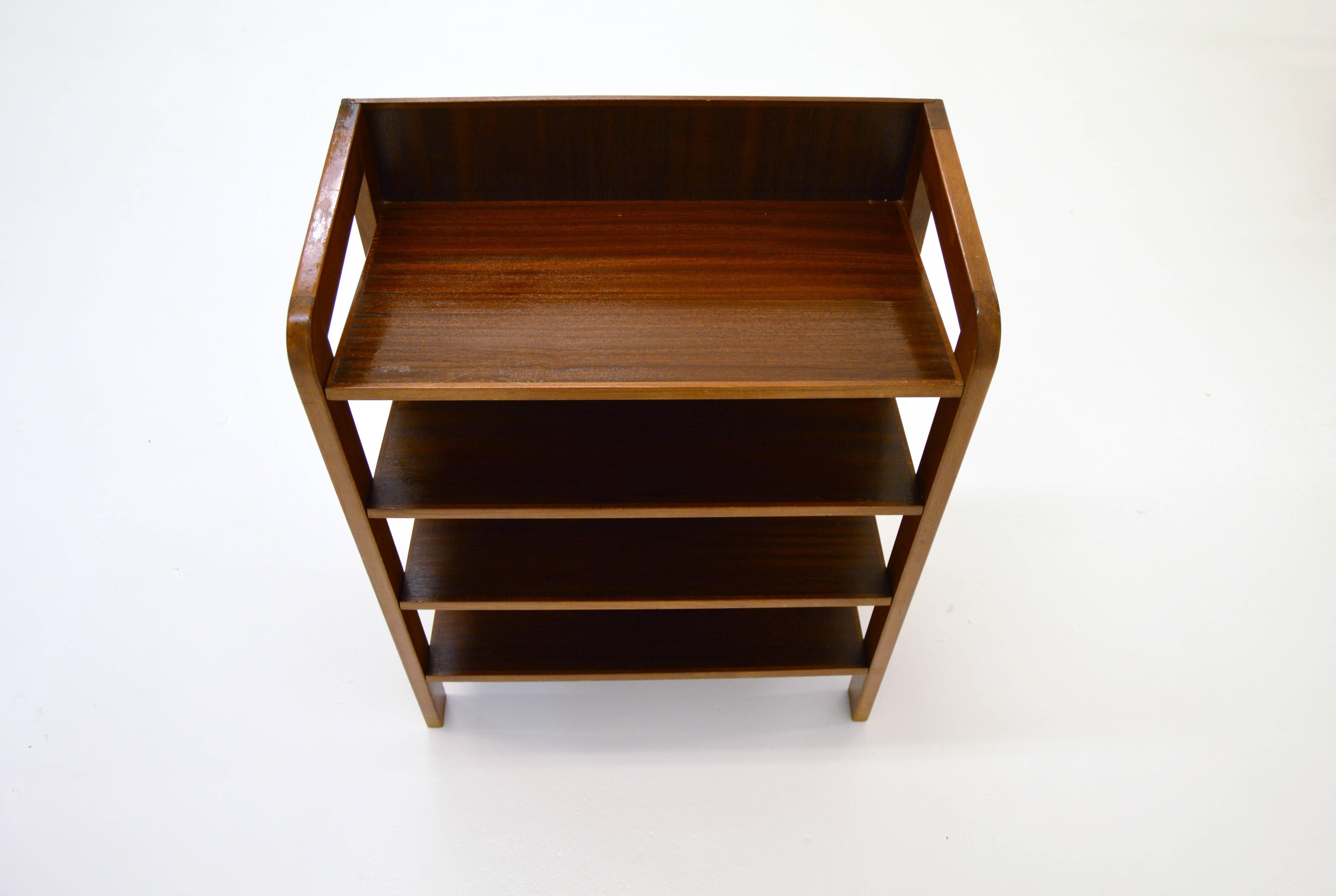 Nice mahogany magazine rack with sloping shelves, 

circa year 1950.