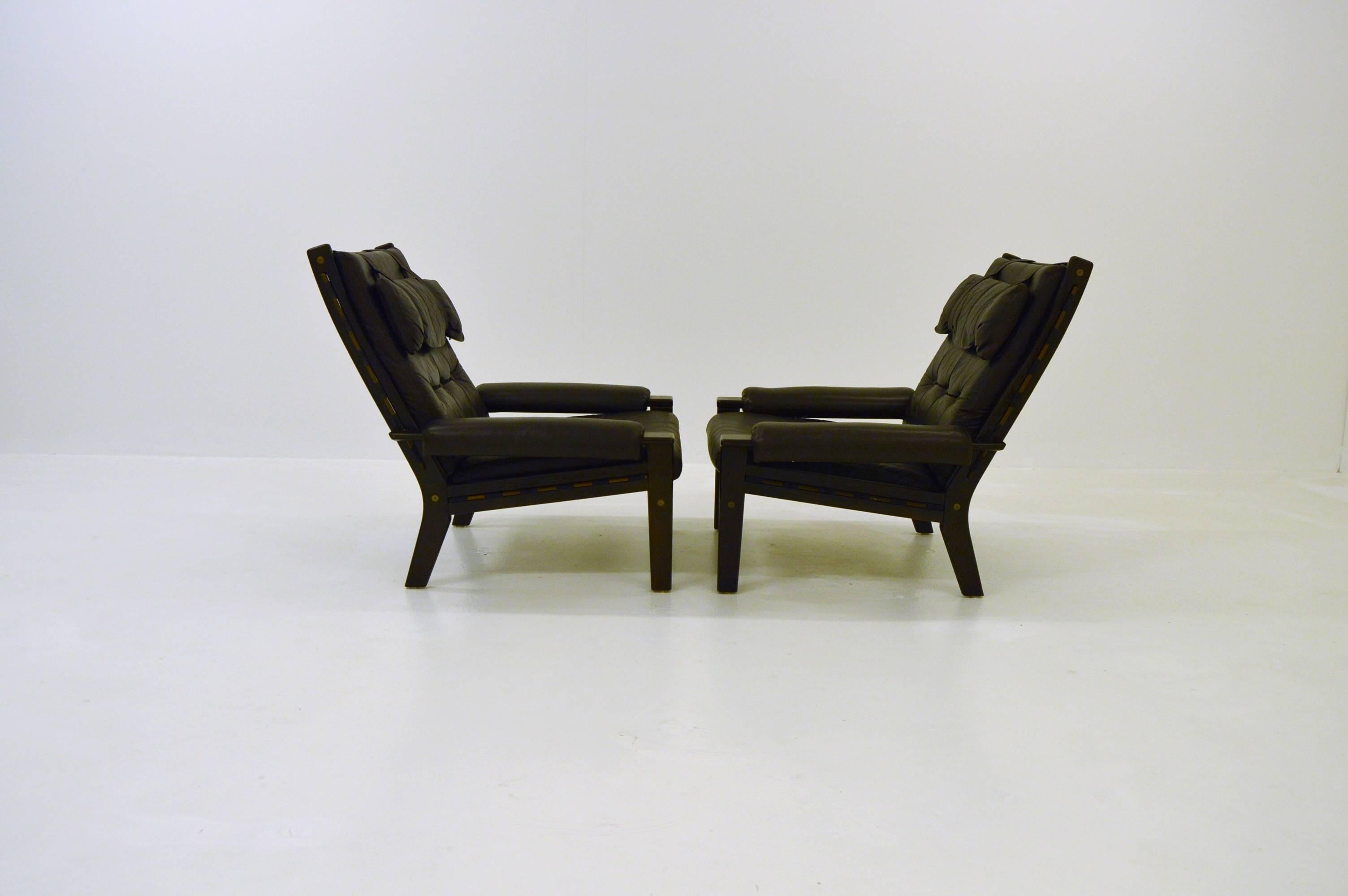Pair of Scandinavian Vintage Lounge Chairs in Brown Leather In Excellent Condition In Alvesta, SE