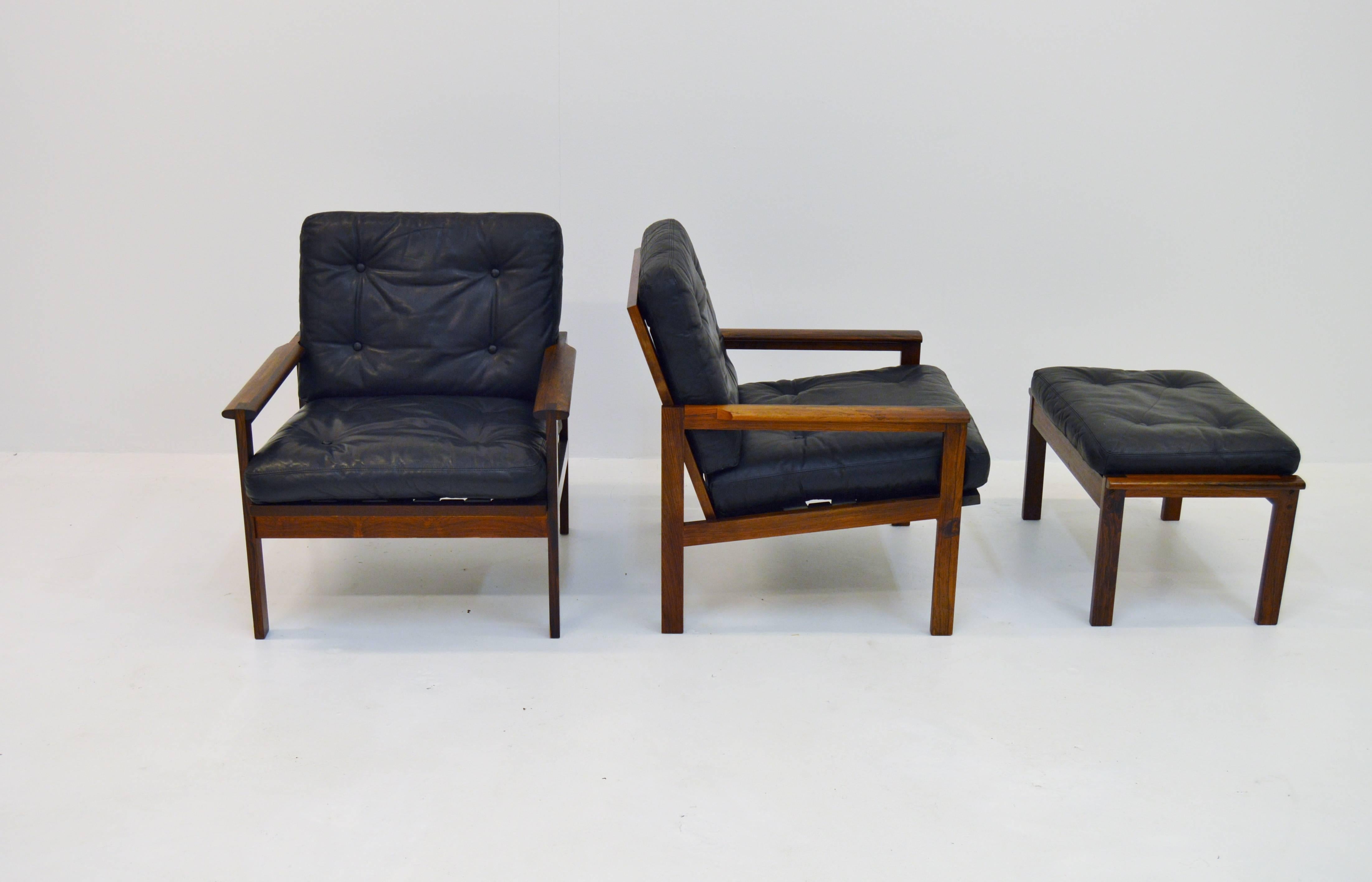 Nice easy chairs designed by Illum Wikkelsø with frame of rosewood and cushions of black leather. One foot stool is included.

Produced by Niels Eilersen, Denmark during the 1960s.

 