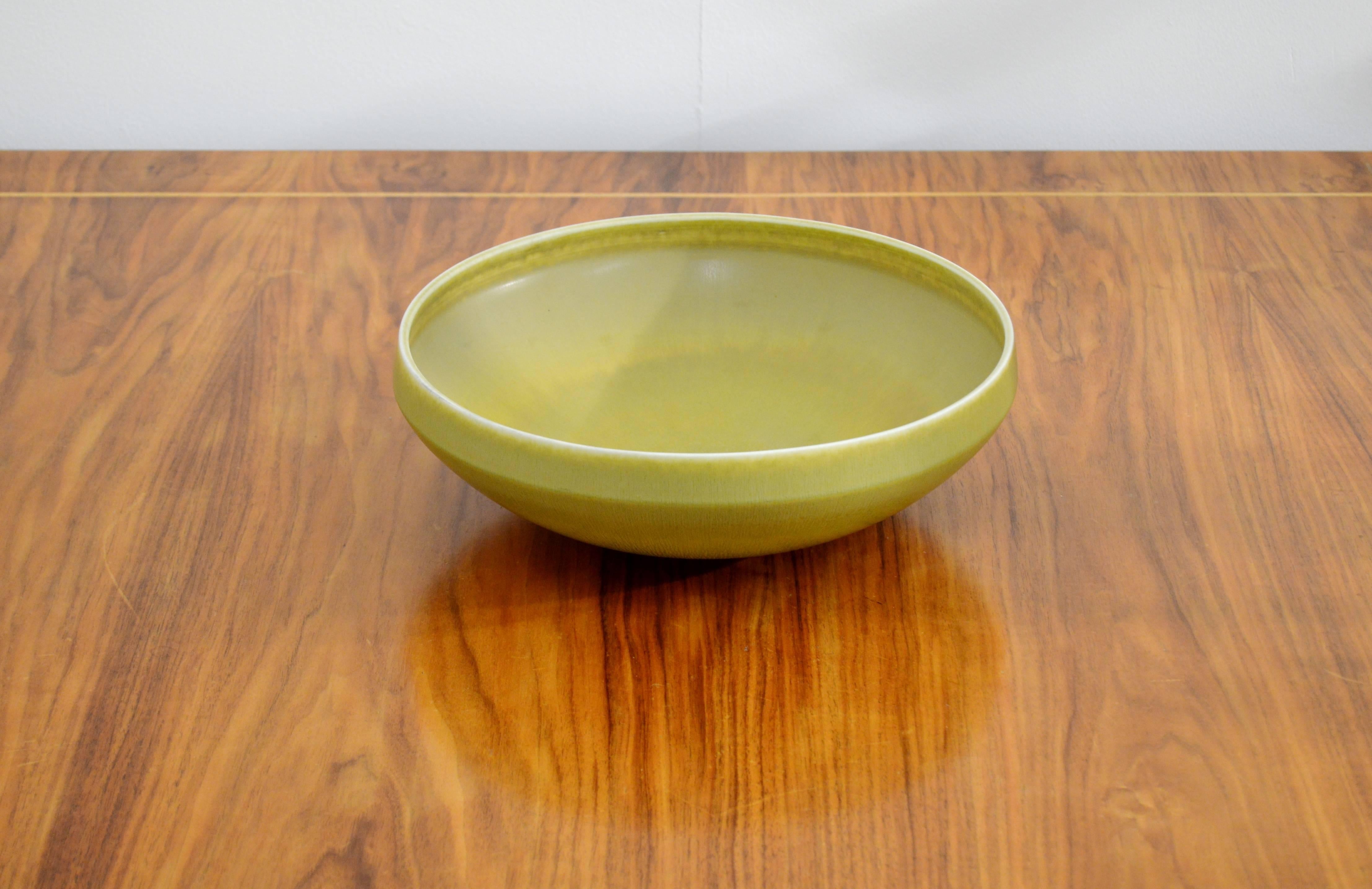 Ceramic bowl by Berndt Friberg for Gustavsberg, Sweden.
In original condition.