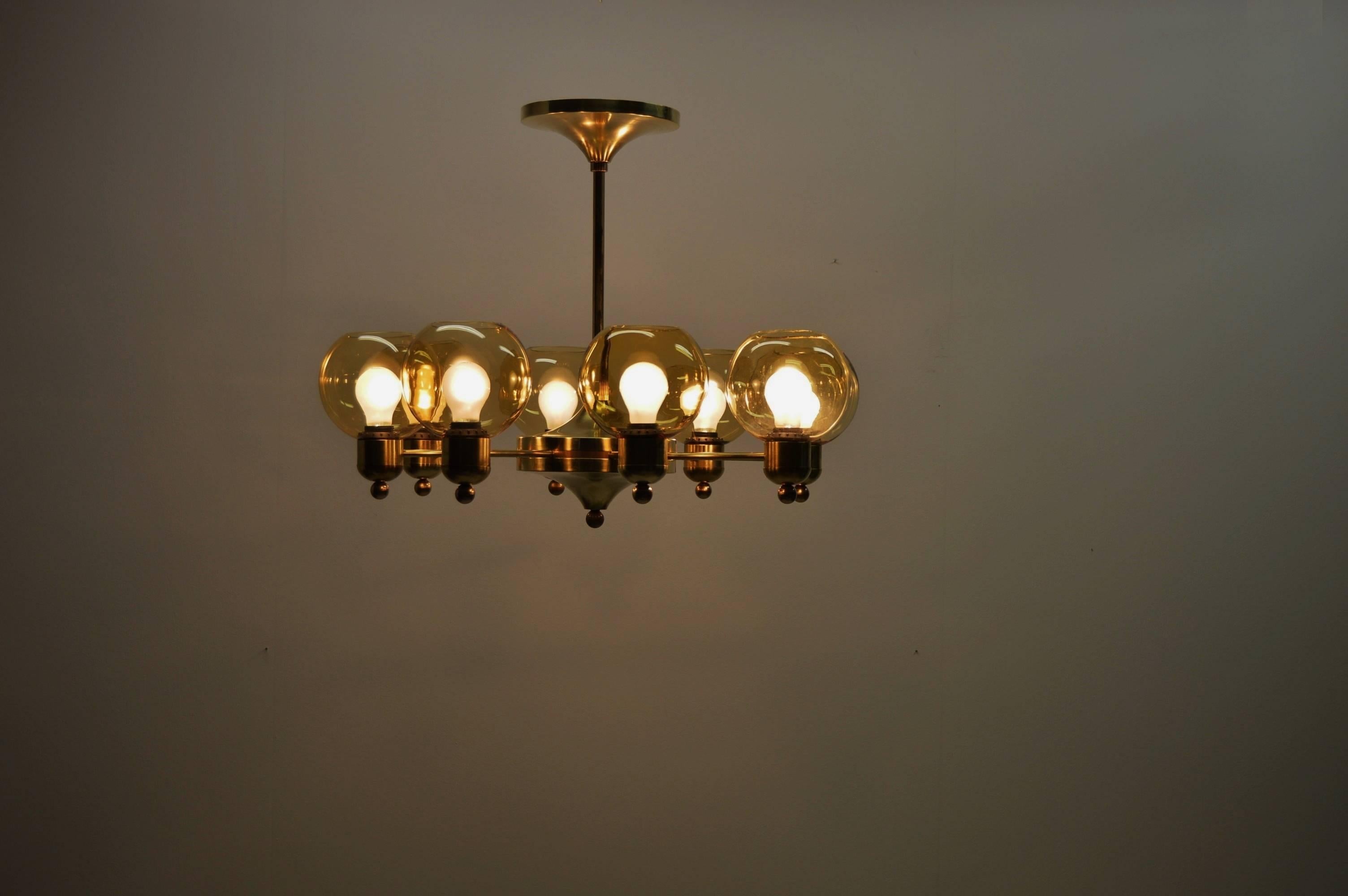 Large Pair of Brass Chandeliers of Unknown Design, circa 1960 For Sale 4