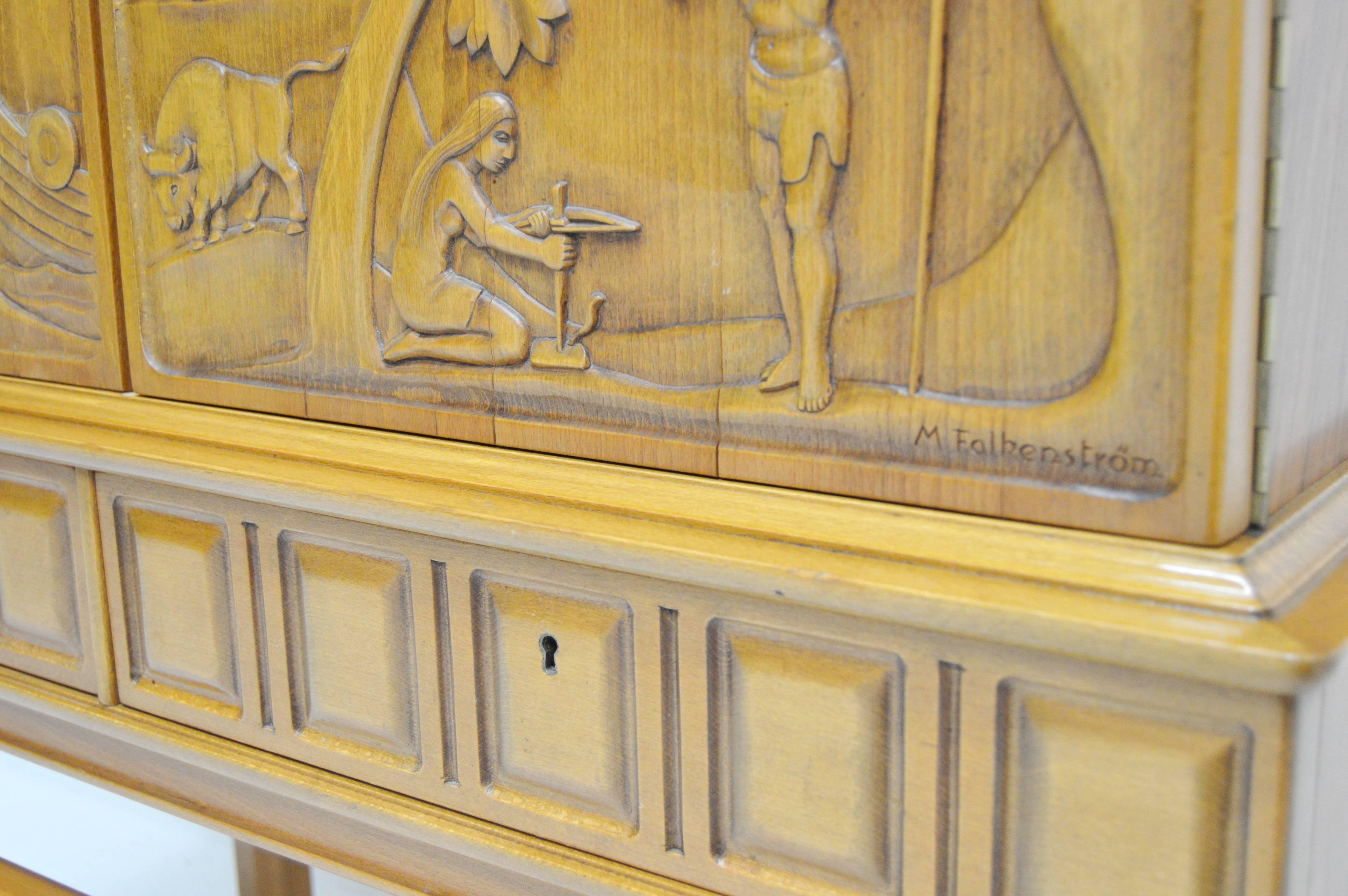 Carved Bar Cabinet with Mirror by Eugen Höglund Vetlanda In Good Condition For Sale In Alvesta, SE