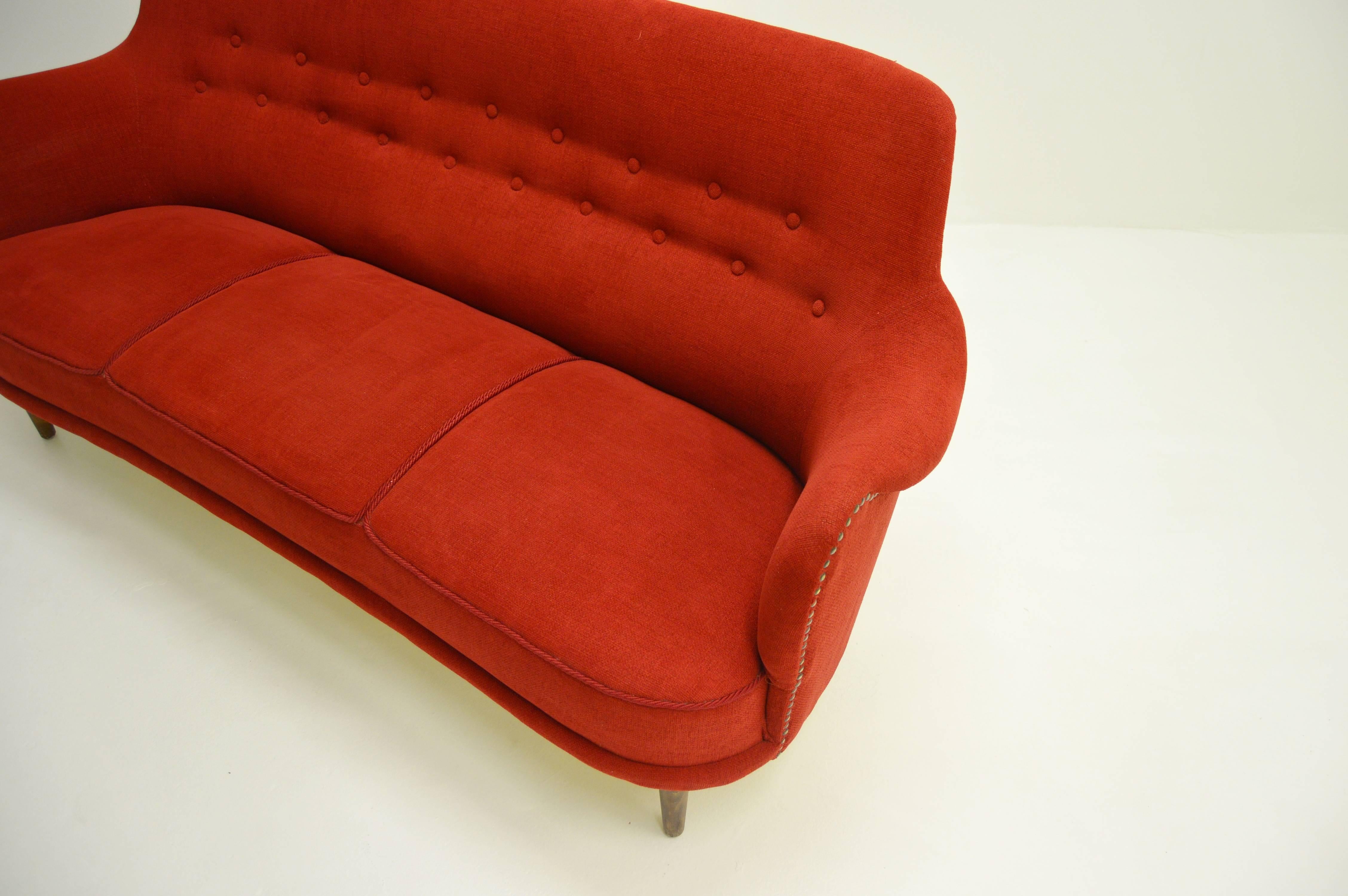 Nice sofa designed by Carl Malmsten. Modern classic design. Malmsten has won several prices for his designs.

This sofa was reupholstered in the 1990s.

 