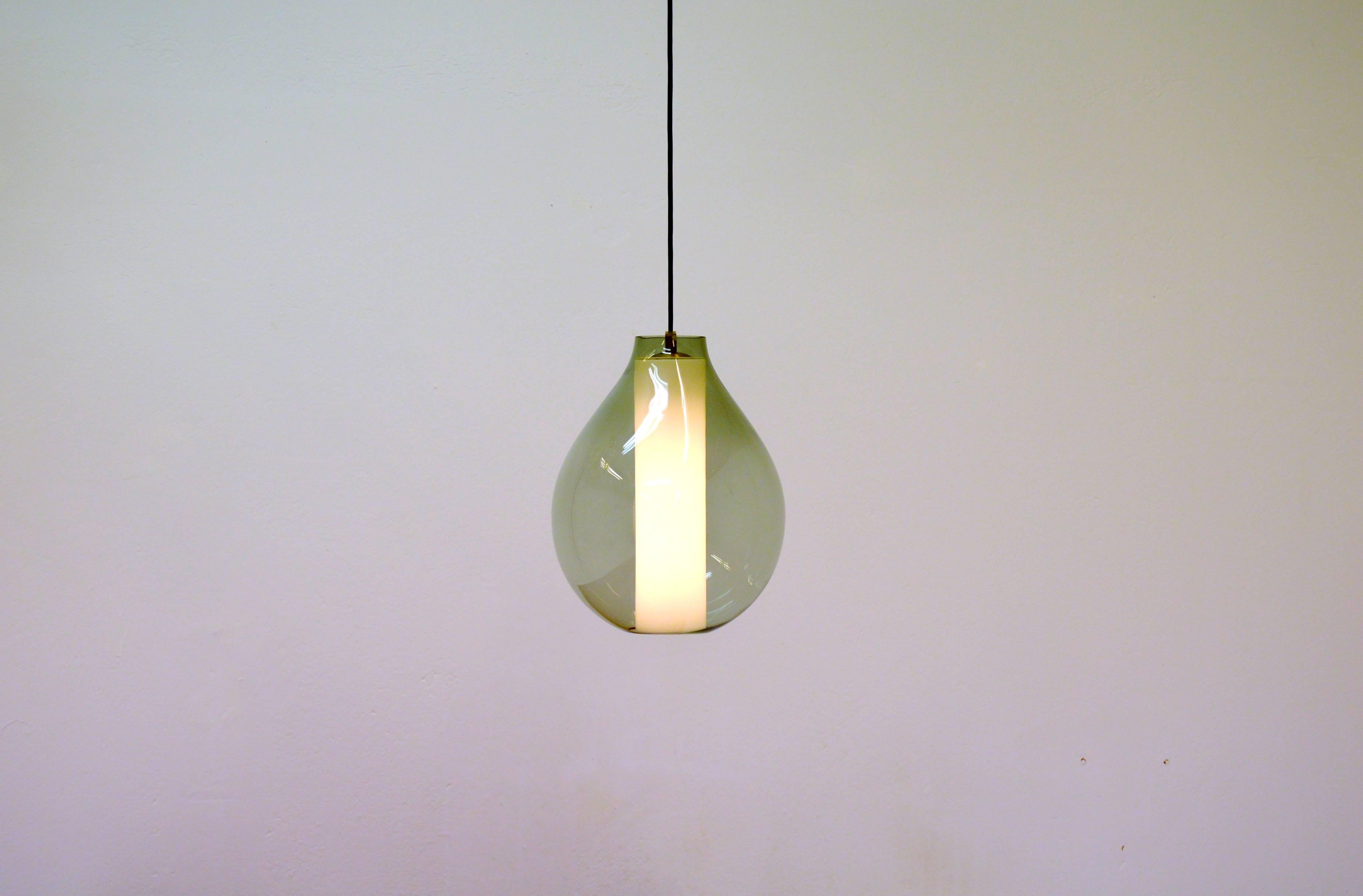 Very rare drop shaped ceiling light or pendant from Orrefors. Designed by Carl Fagerlund in the 1950s. Light green toned dropshaped glass with a white cylinderglass inside.

Existing and working european wiring, E27 socket.
The stated dimensions
