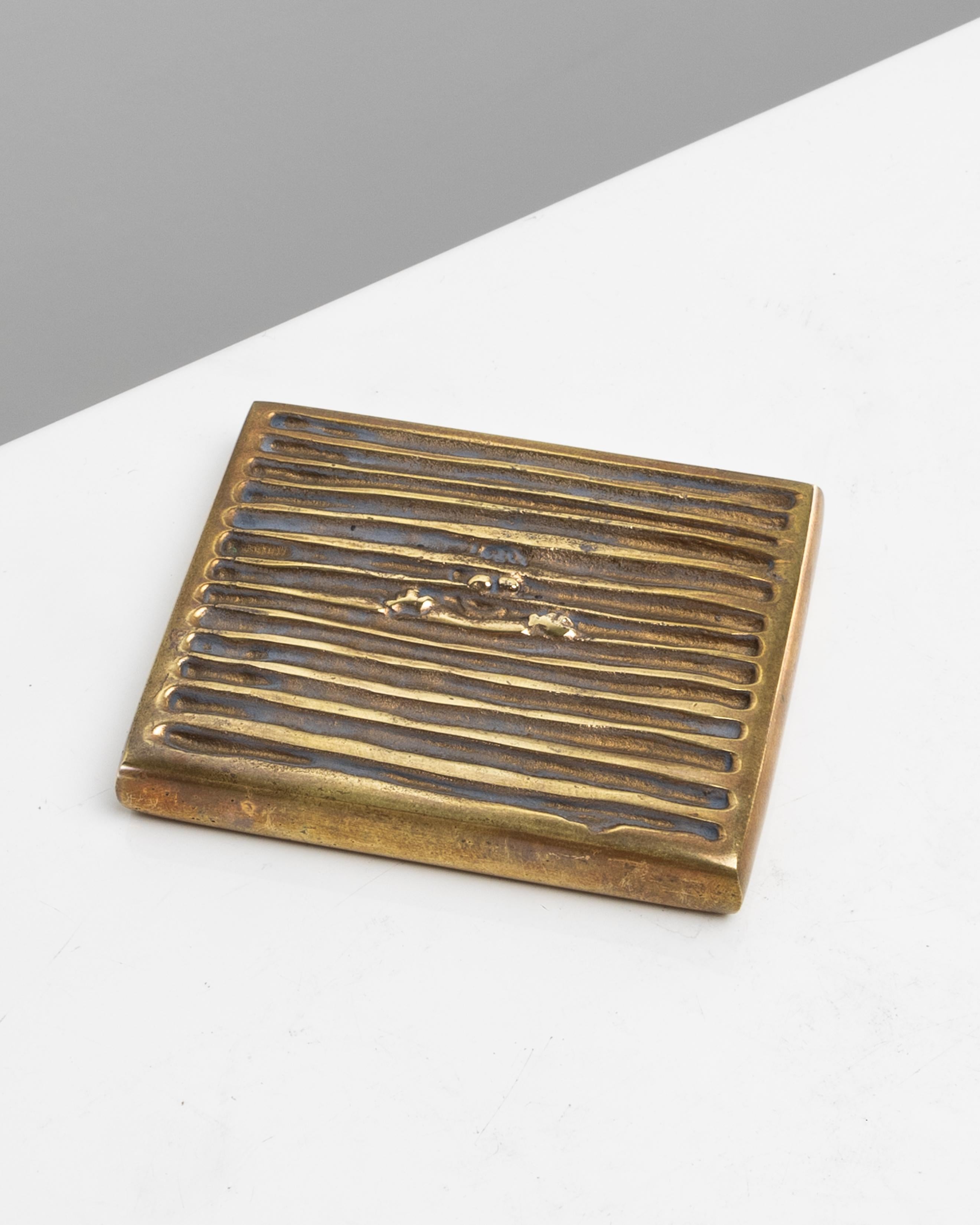 Jalousie (Eifersucht) Briefbeschwerer aus vergoldeter Bronze von Line Vautrin (Französisch) im Angebot