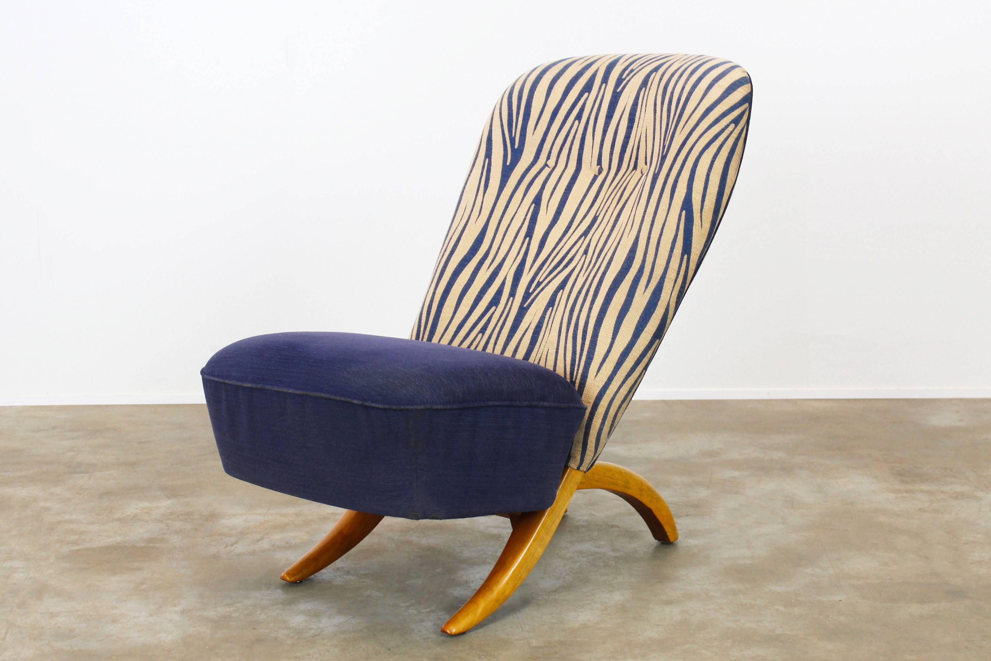 Magnificent original Artifort Congo chair designed by: Theo Ruth for Artifort in 1950. The chair is in great condition with its original Zebra pop art fabric. This chair will draw attention in any room. The Congo chair is made out of two pieces that
