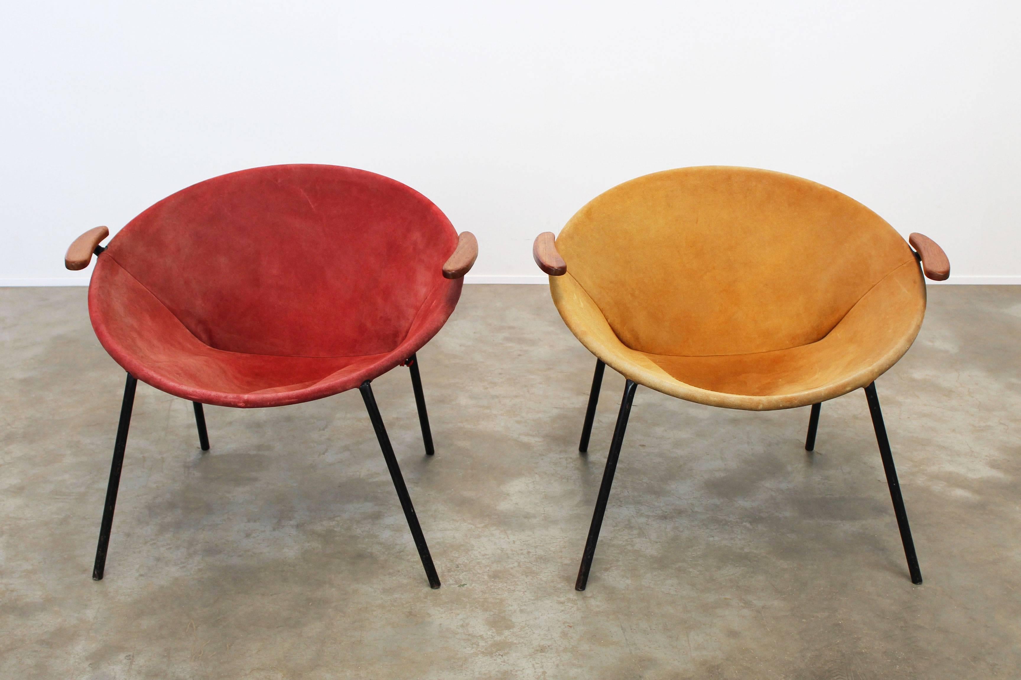 Pair of Colorful Balloon Lounge Chairs by Hans Olsen Teak Red Yellow Black, 1950 In Good Condition In Ijzendijke, NL