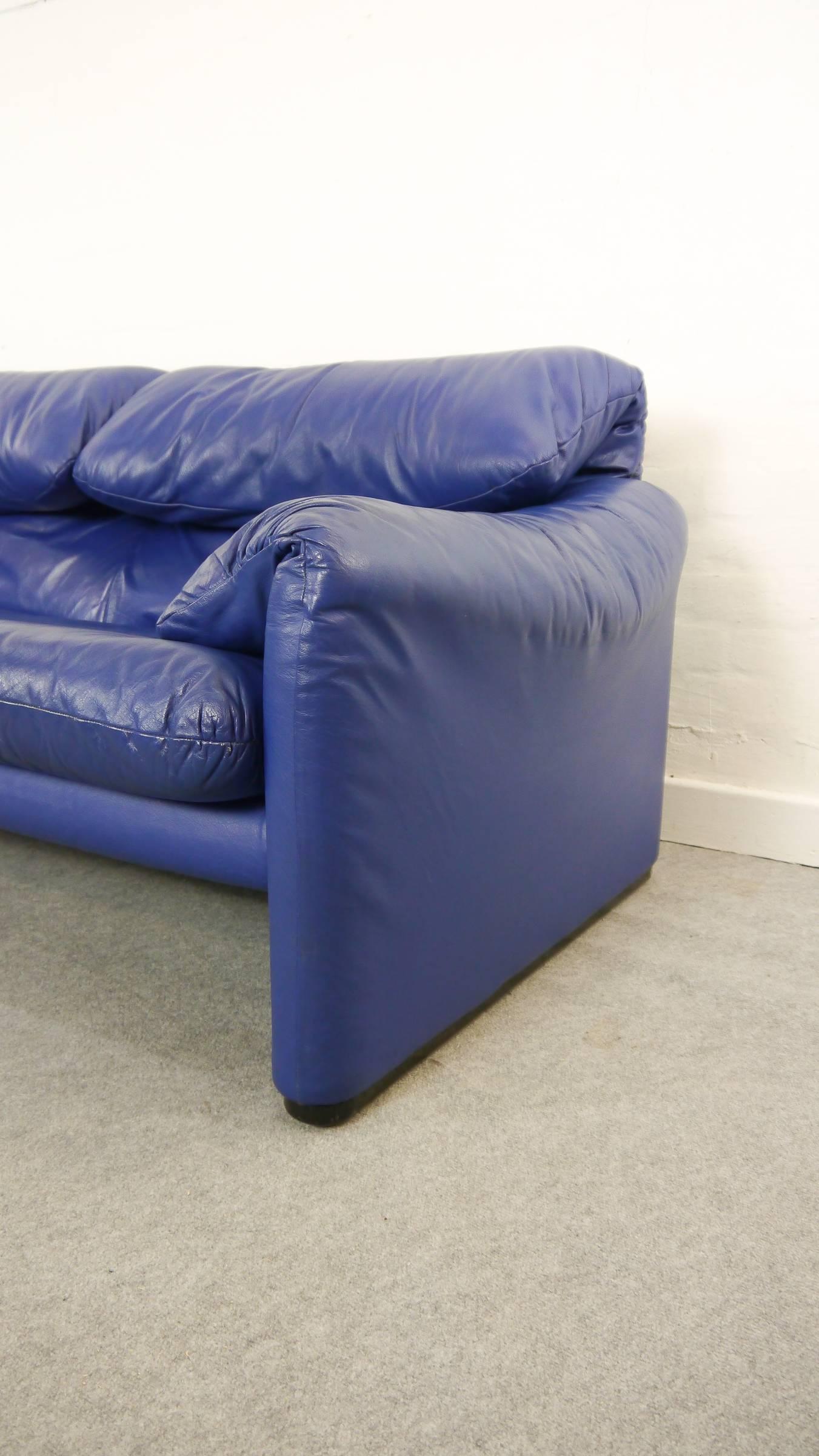 Cassina Maralunga Three-Seat Sofa in Blue Leather by Vico Magistretti 3