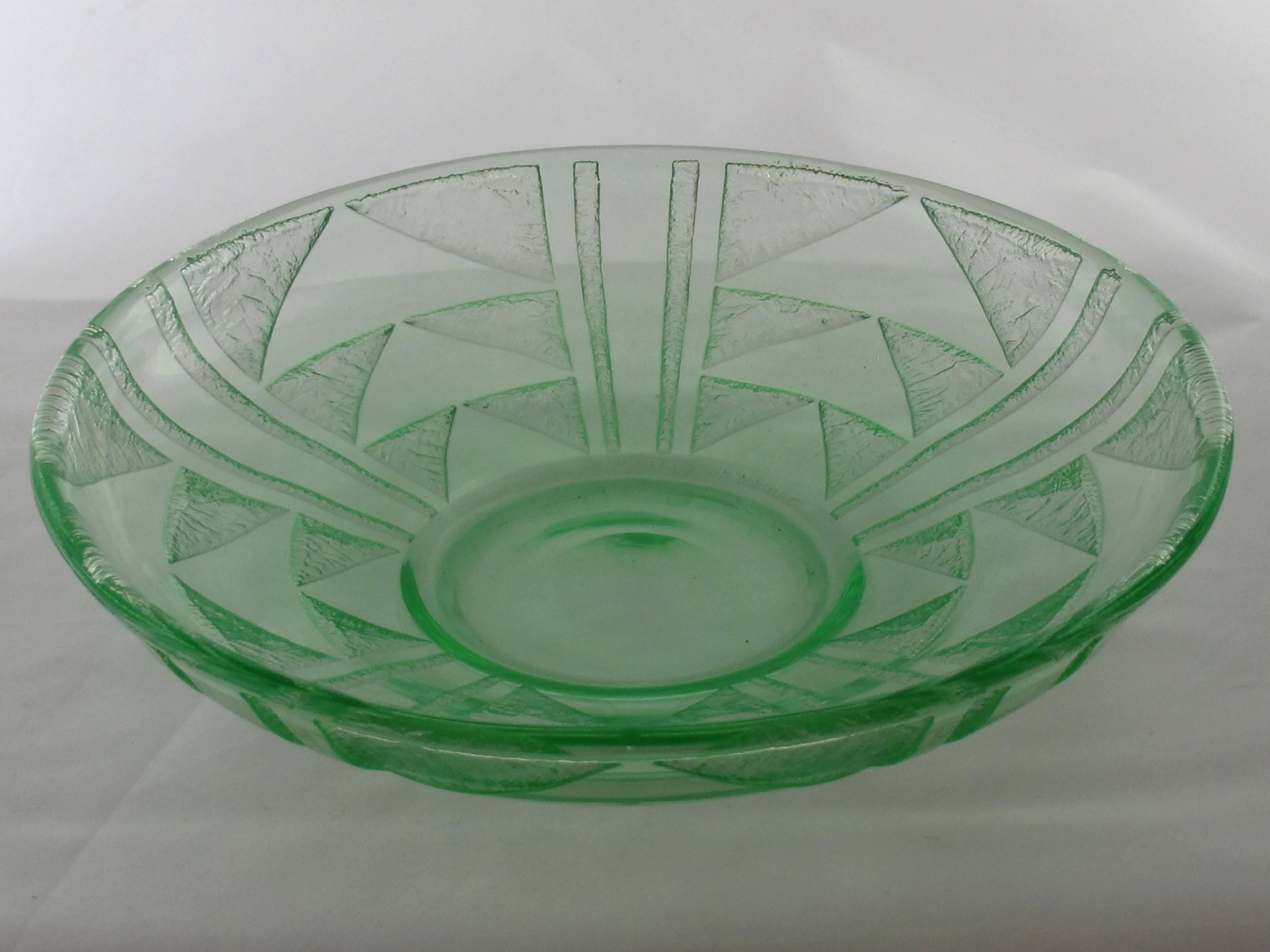 Art Deco Daum Acid Etched Bowl In Good Condition For Sale In Elswick, GB