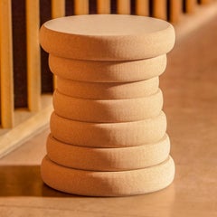Tabouret moderne de Philippe Cramer, en liège avec bord lisse créé à la main