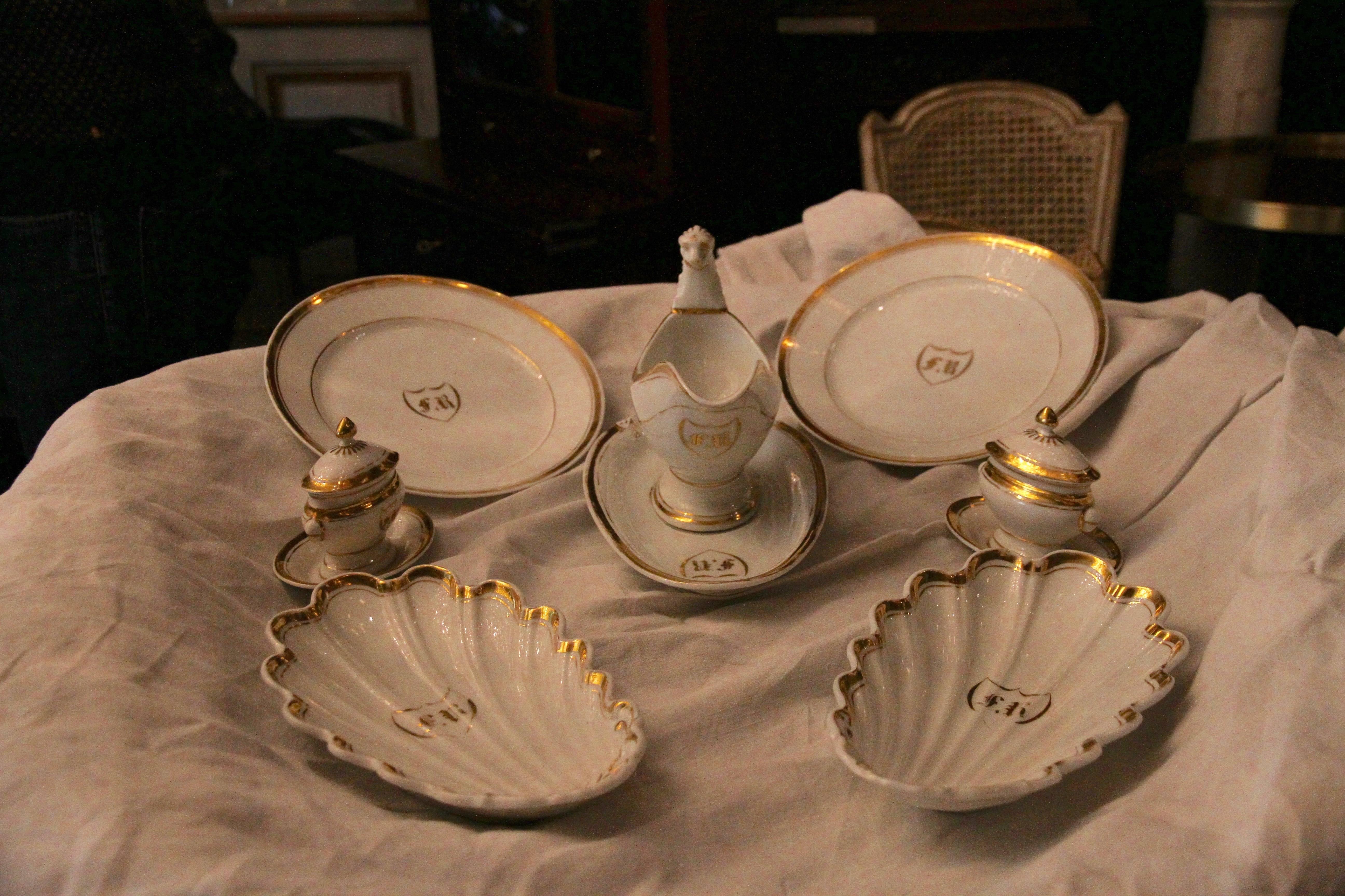 Mid-19th Century Porcelain Dining Set by Valentine, circa 1830 For Sale