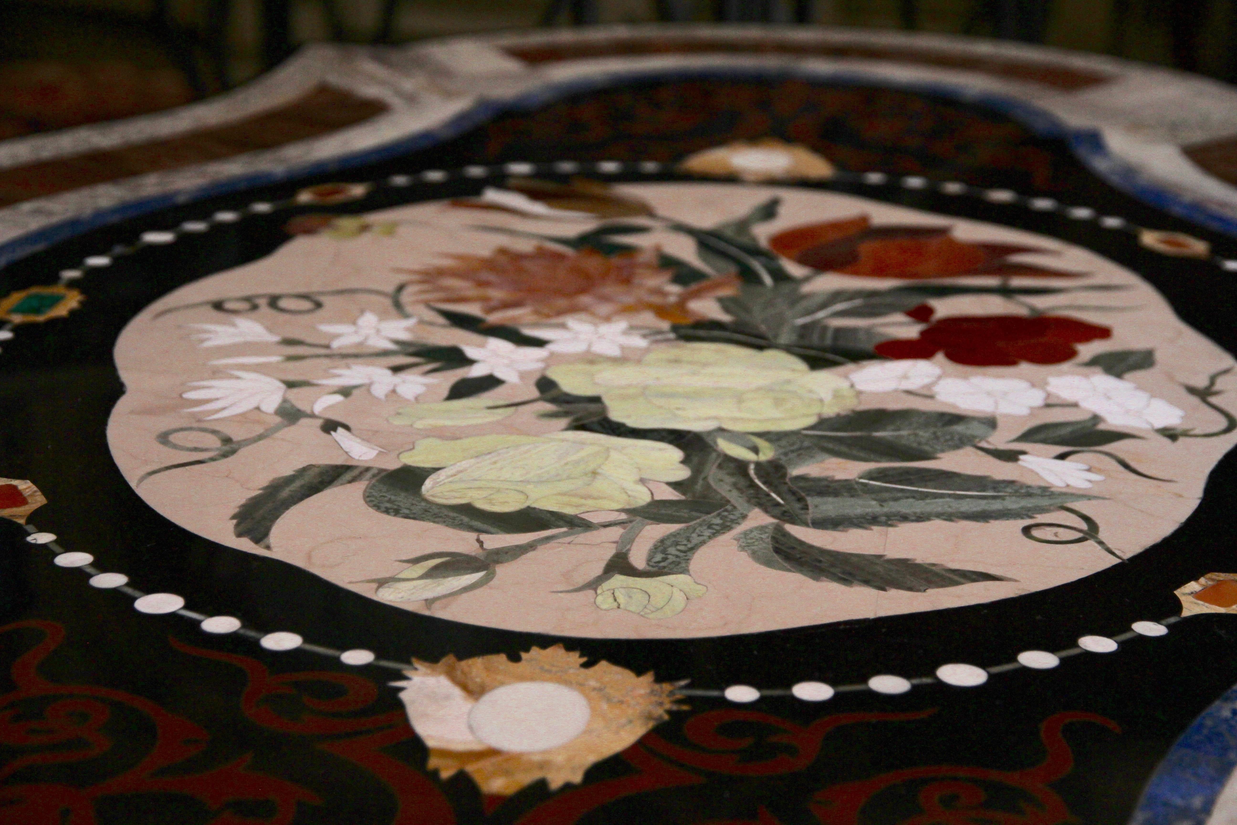 Marquetry Coffee Table in Pietre Dure Marquetery, Italian Artwork, 20th Century For Sale