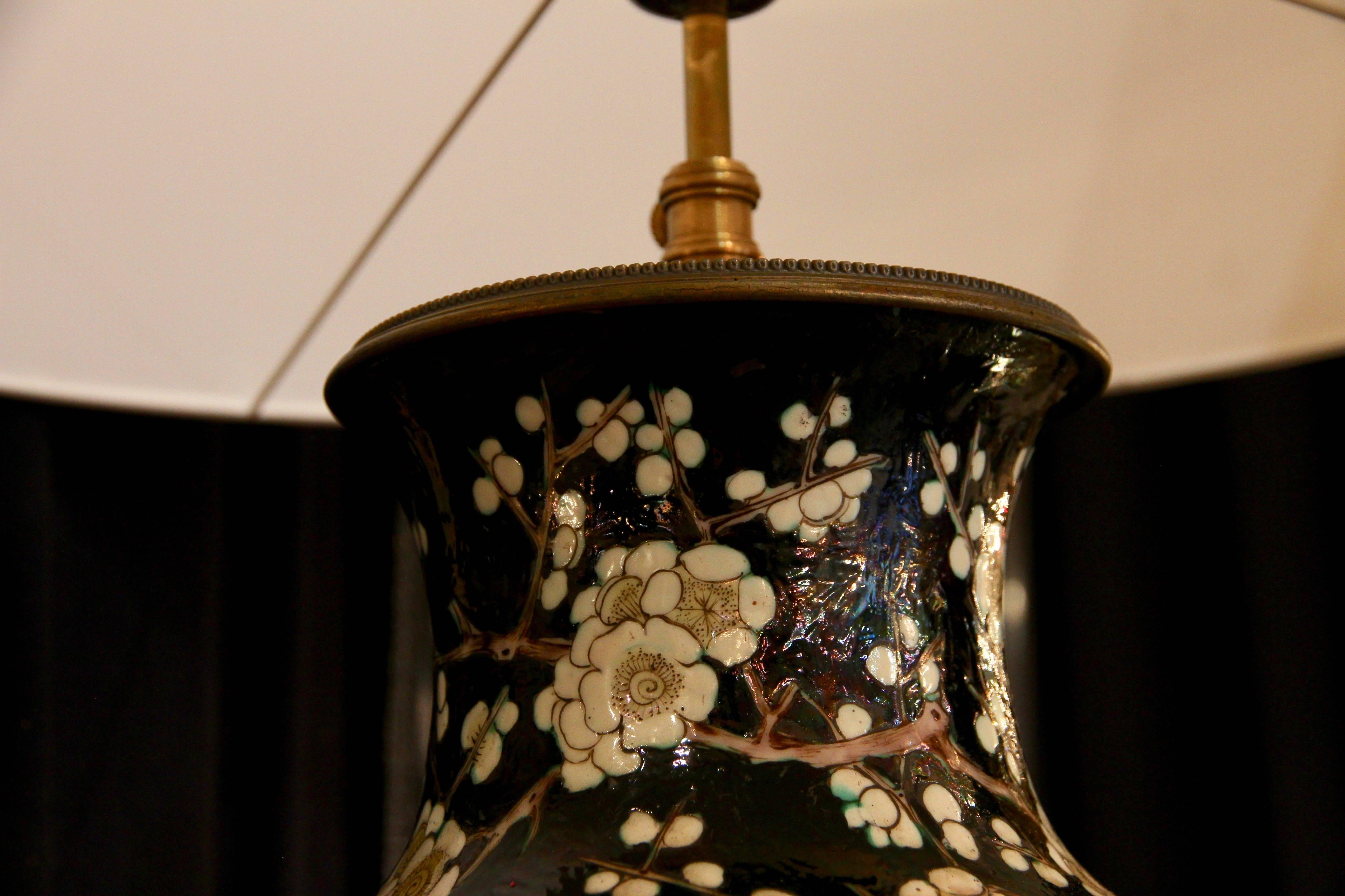 Chinese Vase Mounted in Lamp, Gilded Bronze, 19th Century Chinese Artwork For Sale 5