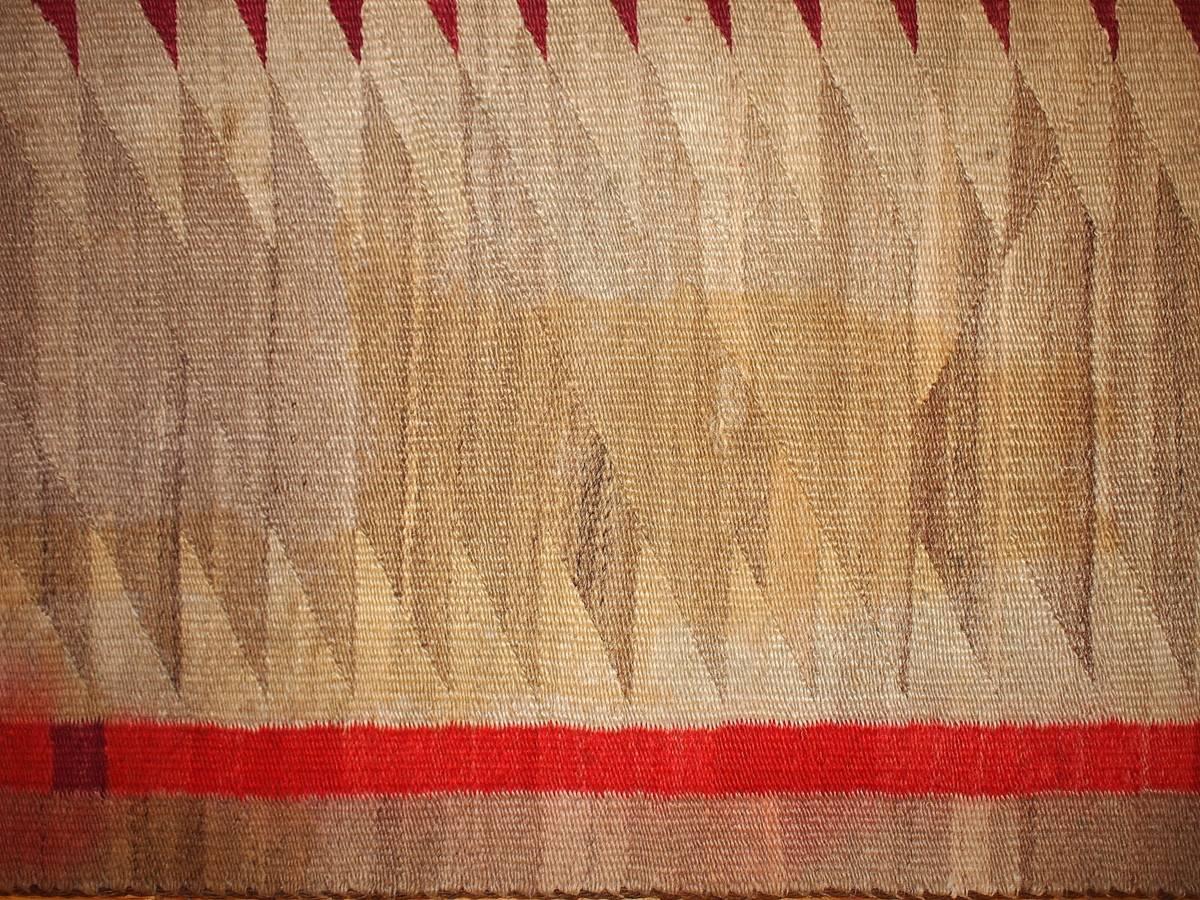 Handmade Antique Native-American Navajo Rug, 1900s, 1B63 In Fair Condition In Bordeaux, FR