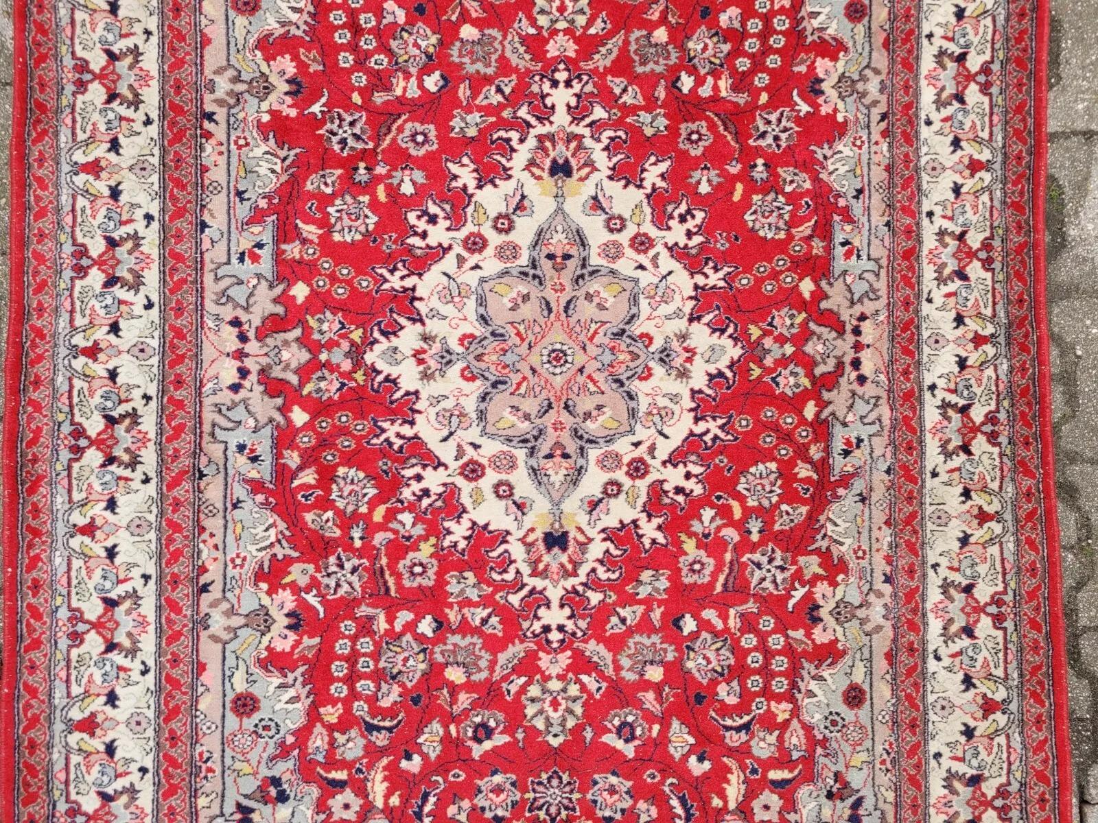 Francese Tappeto Sarouk persiano vintage fatto a mano 4' x 6.4' (123cm x 194cm) anni '60 - 2K13 in vendita