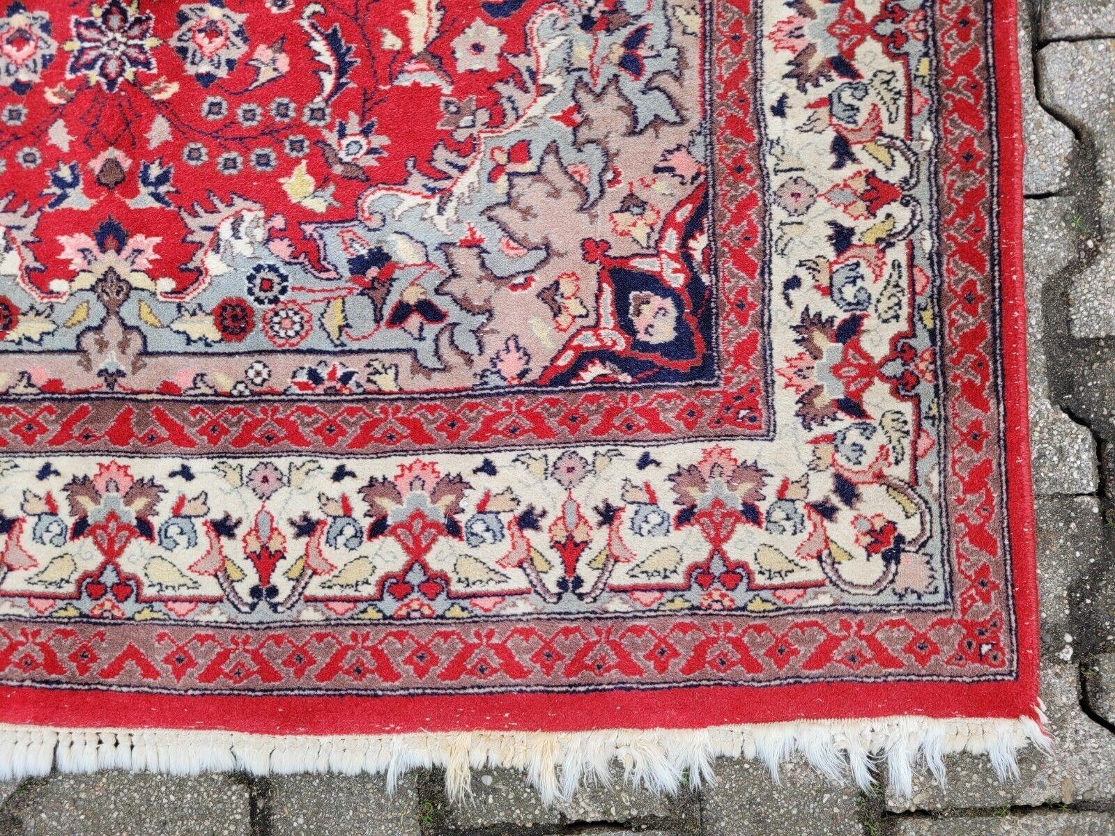 Tappeto Sarouk persiano vintage fatto a mano 4' x 6.4' (123cm x 194cm) anni '60 - 2K13 in vendita 3