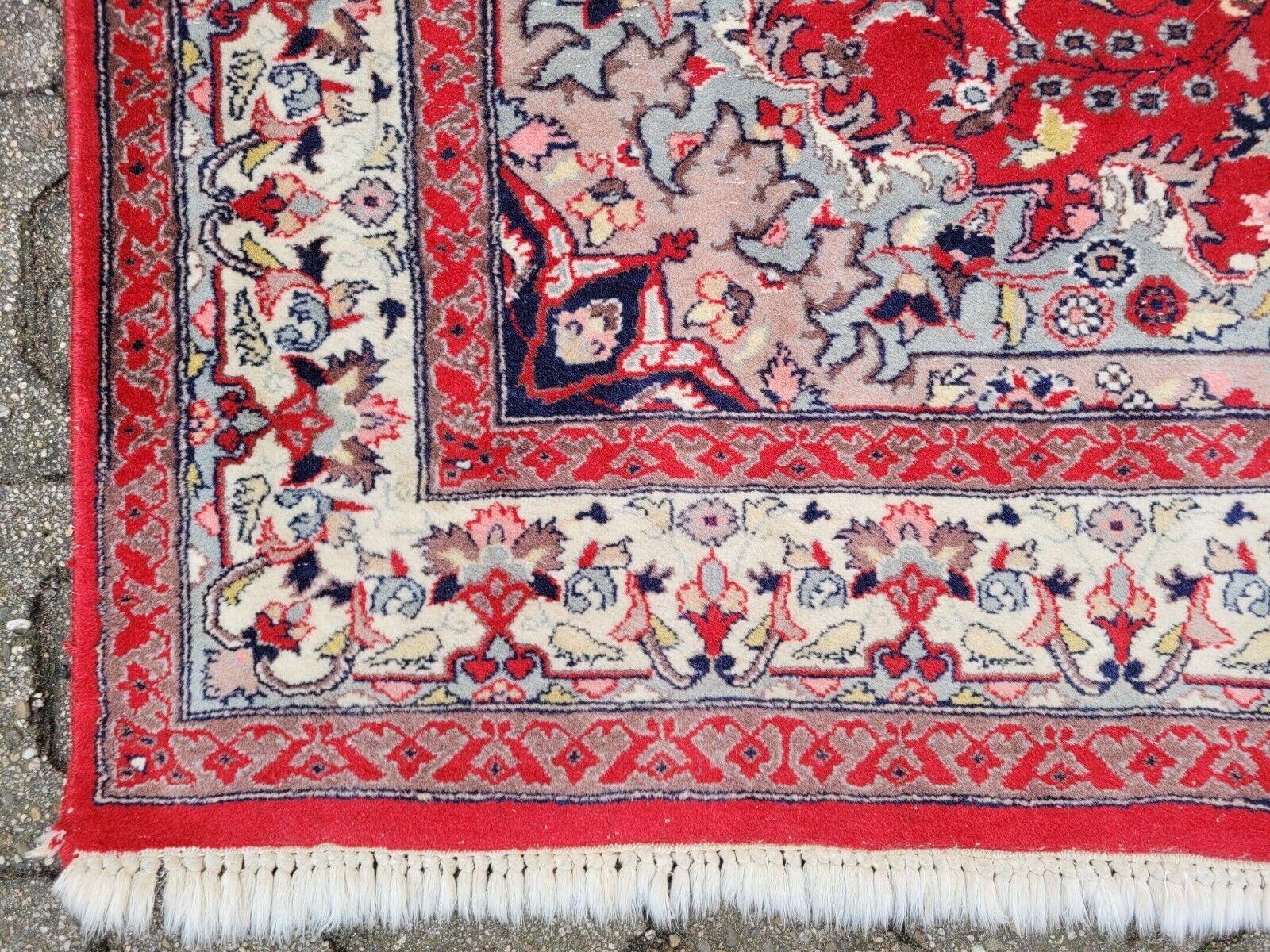 Tappeto Sarouk persiano vintage fatto a mano 4' x 6.4' (123cm x 194cm) anni '60 - 2K13 in vendita 1