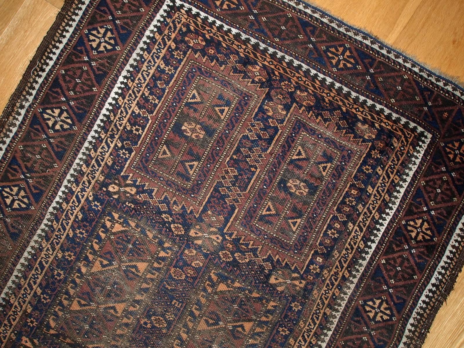 Handmade Antique Distressed Afghan Baluch Oriental Rug, 1900s, 1C227 In Distressed Condition For Sale In Bordeaux, FR