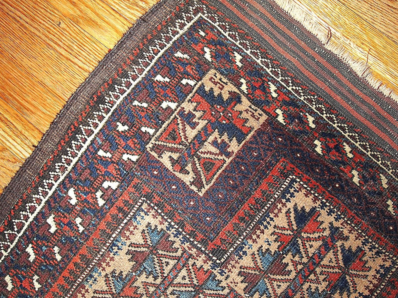 Handmade Antique Distressed Afghan Baluch Prayer Oriental Rug, 1880s, 1B219 In Distressed Condition For Sale In Bordeaux, FR