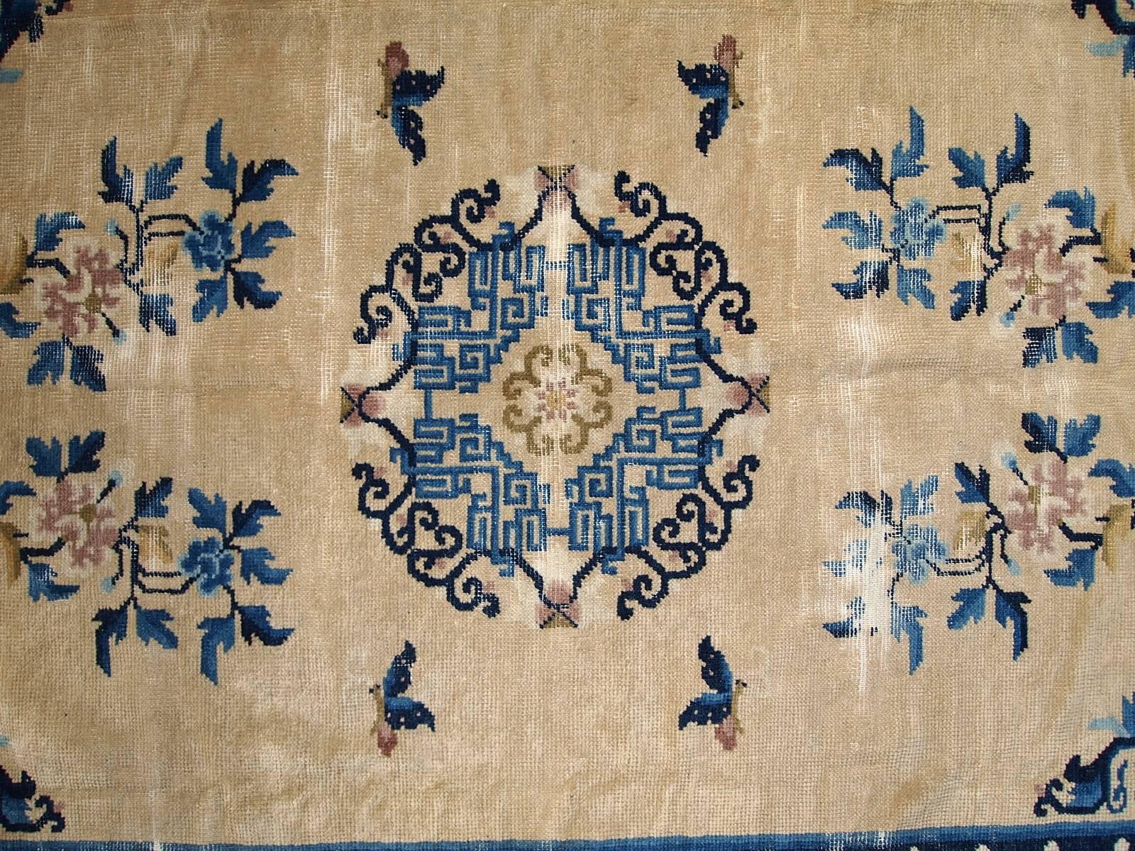 Handgefertigter antiker chinesischer Pekinger Teppich im Used-Look, 1880er Jahre, 1C275 (Wolle) im Angebot