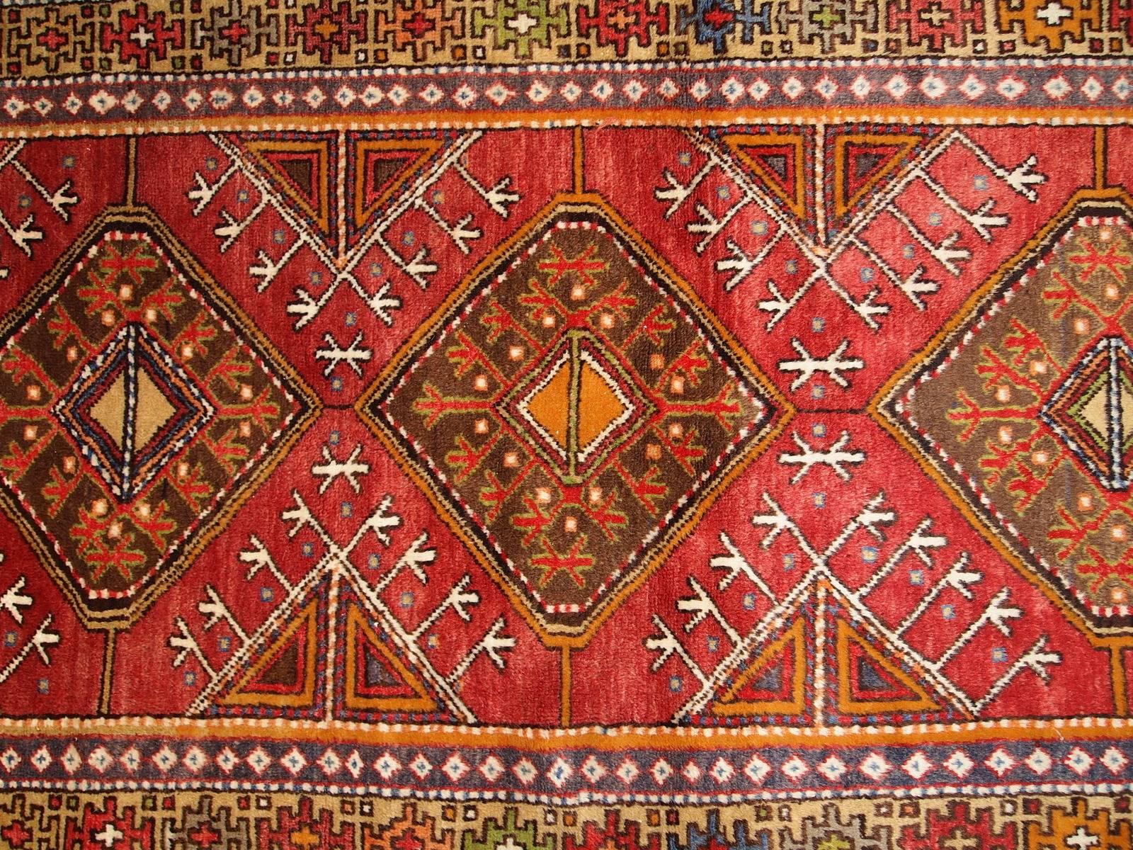Handmade Antique Turkish Anatolian Rug, 1920s, 1C282 In Fair Condition For Sale In Bordeaux, FR