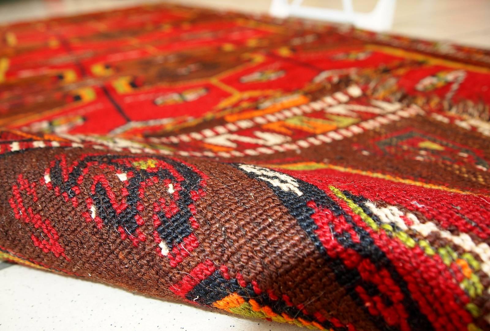 Handmade Antique Collectible Turkish Yastik Rug, 1920s, 1C283 For Sale 2