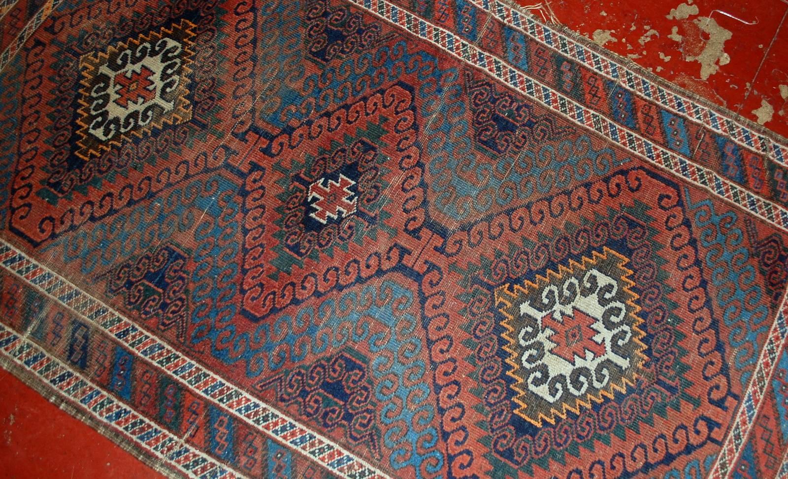 Handmade Antique Collectible Afghan Baluch Rug, 1900s, 1E02 In Fair Condition For Sale In Bordeaux, FR