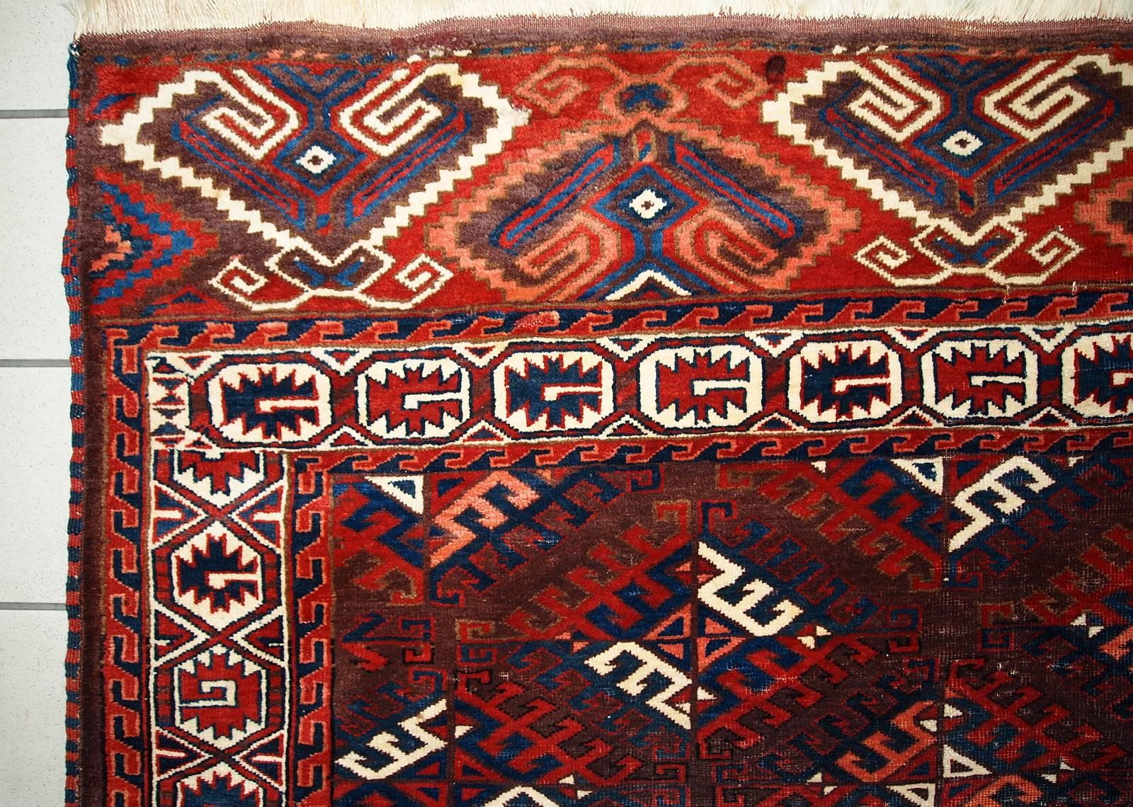 Handmade antique Turkoman Yomud rug in original condition. An antique Turkmen Carpet Jomud (Central Asia-West Turkestan). So-called main carpet as repeat patterns and Dyrnak-Gul (claw motif). Interesting bright ashik Gul as border with two dominant