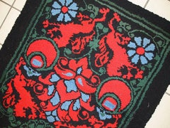 Handmade Antique American Hooked Rug, 1930s