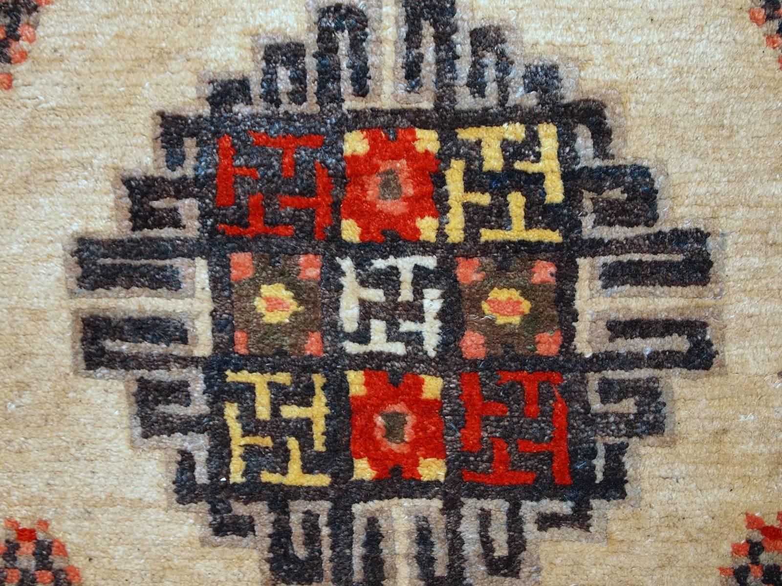 Handmade Vintage Mongolian Rug, 1970s, 1C349 In Good Condition For Sale In Bordeaux, FR