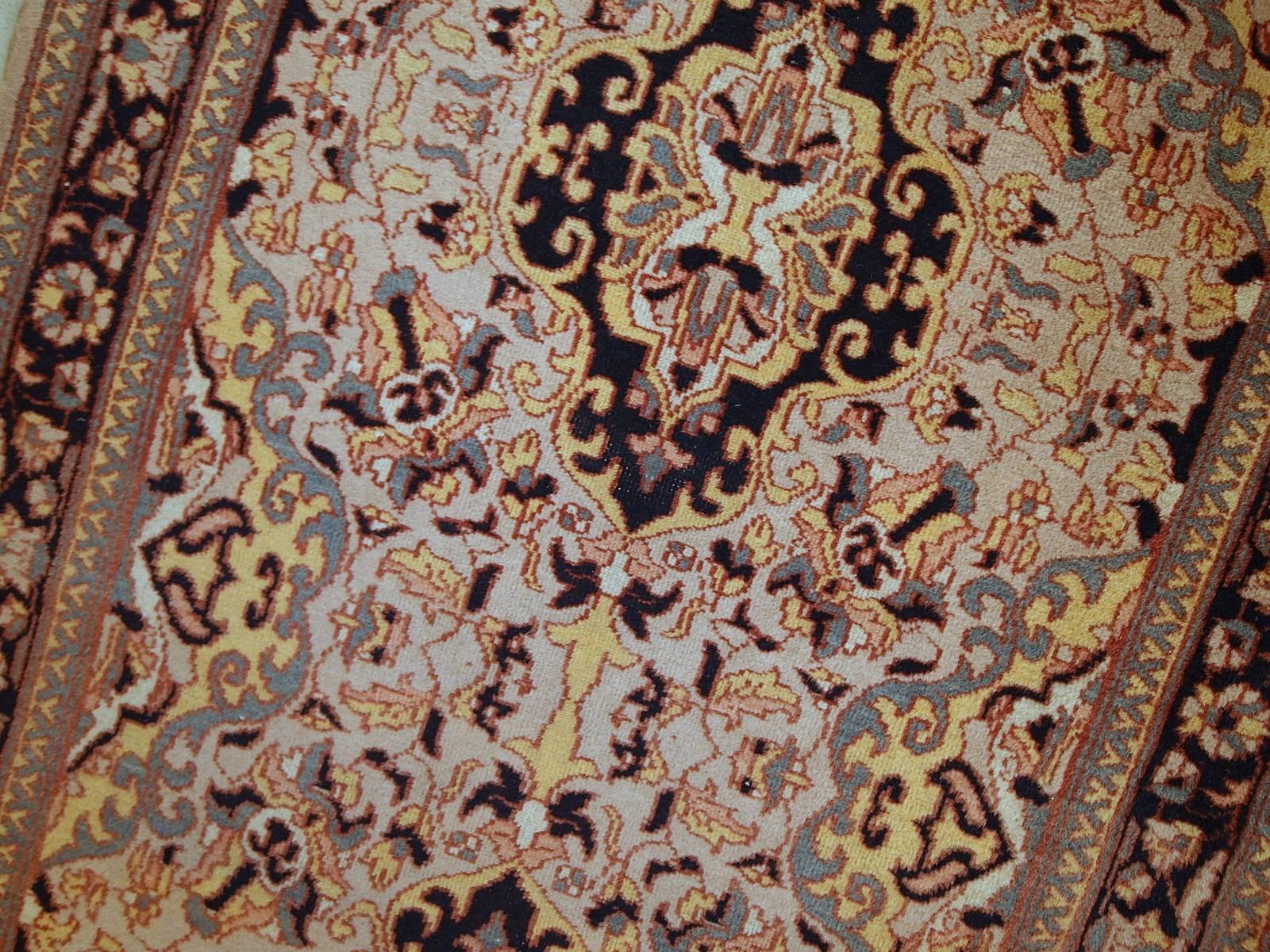 pakistani rugs handmade