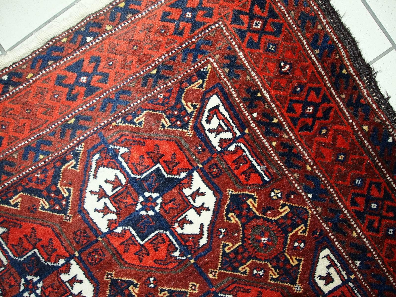 Handmade Antique Afghan Baluch Rug, 1900s, 1C375 In Good Condition In Bordeaux, FR