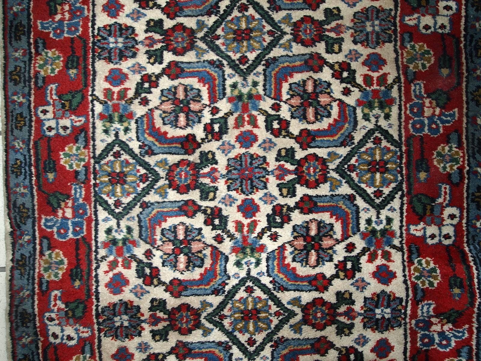 Handmade Vintage Indian Agra Rug, 1970s, 1C377 In Good Condition For Sale In Bordeaux, FR