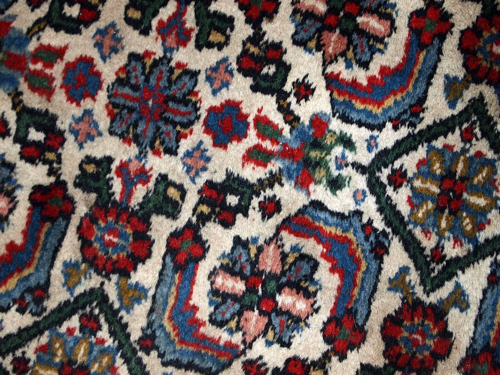 Handmade Vintage Indian Agra Rug, 1970s, 1C377 For Sale 1