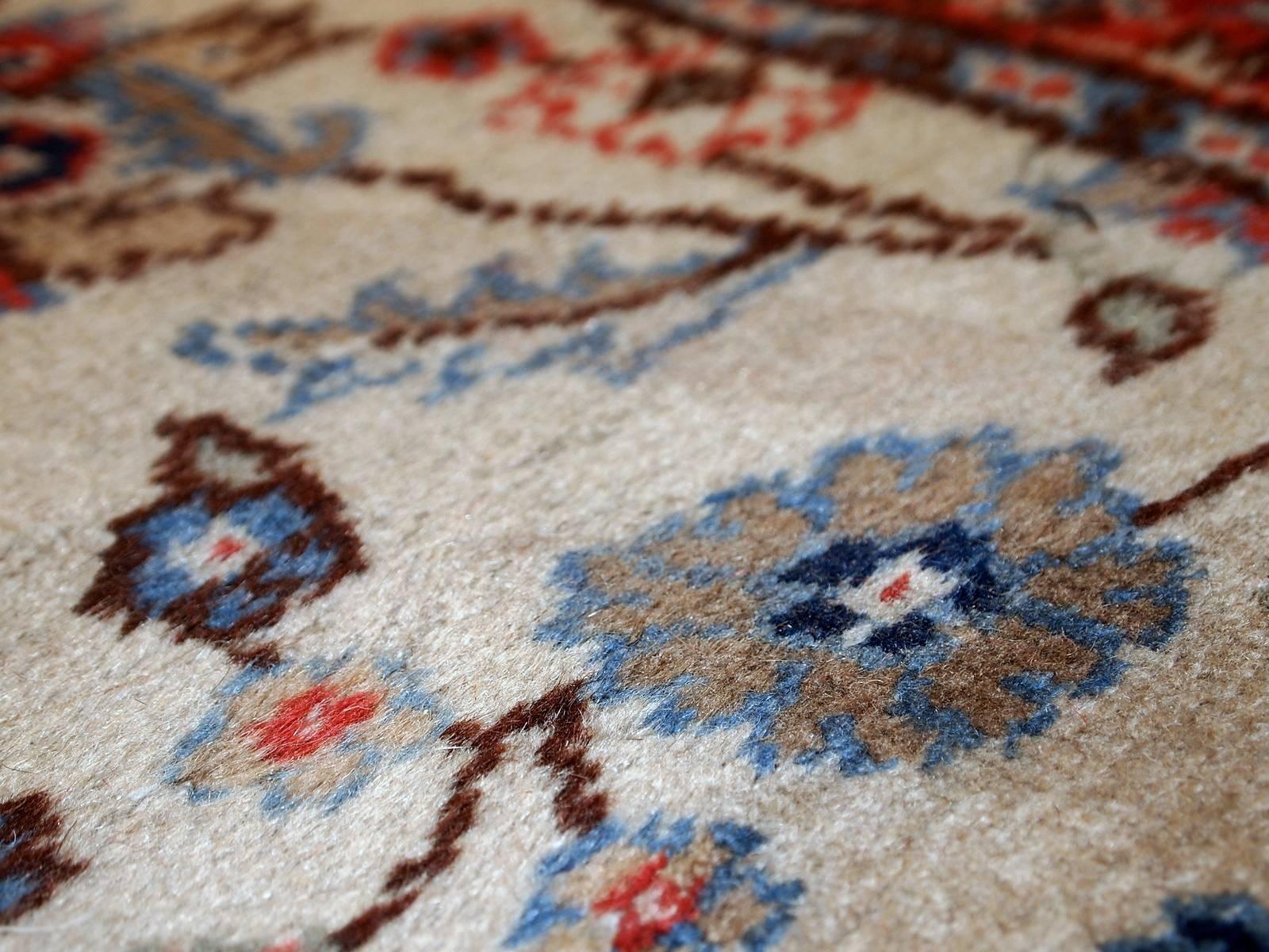 Handmade Vintage Pakistani Lahore Rug, 1950s, 1C391 For Sale 1