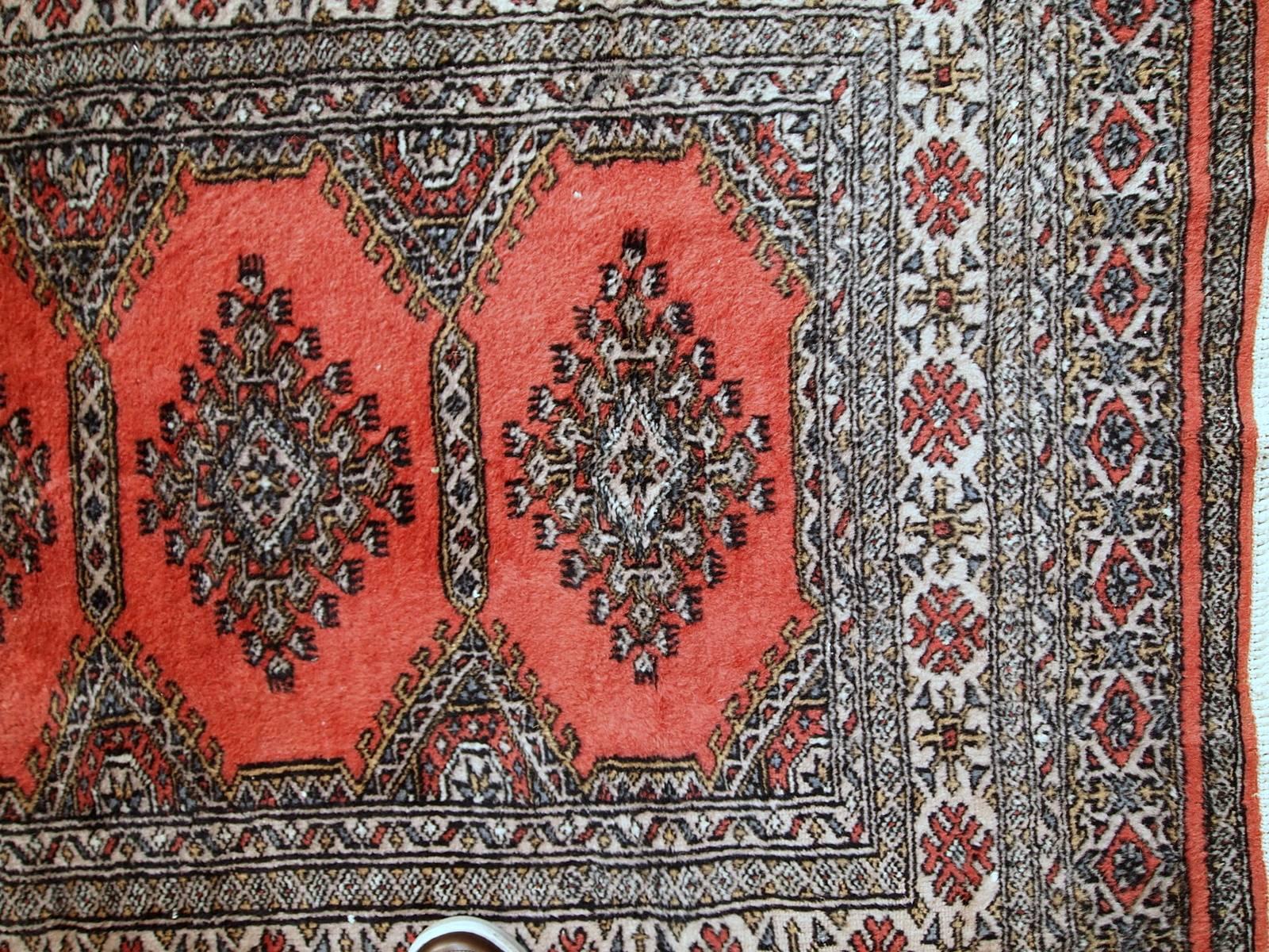 Handmade Vintage Uzbek Bukhara Rug, 1970s In Good Condition In Bordeaux, FR
