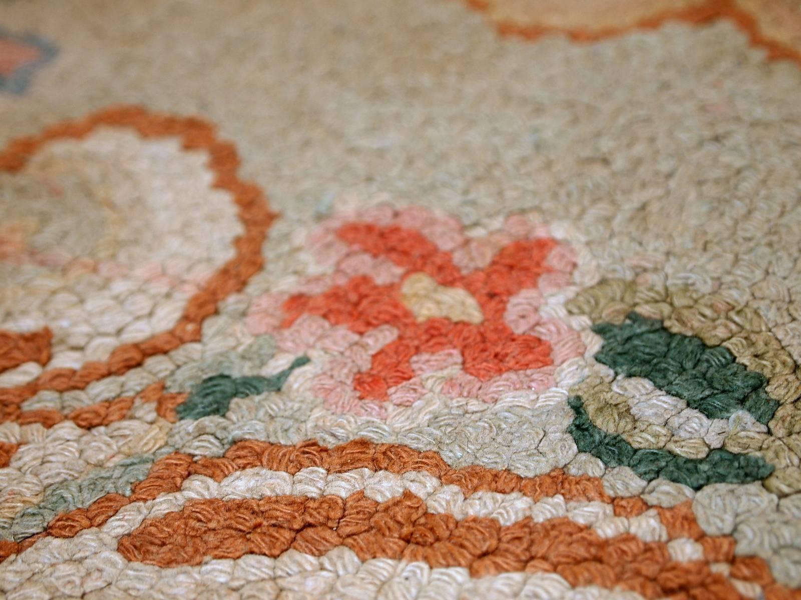 Handmade Antique American Oval Hooked Rug, 1930s 2