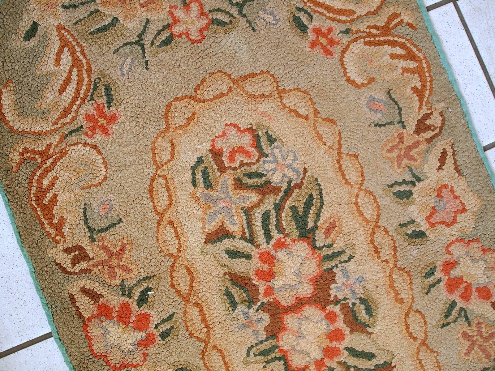 Hand-Knotted Handmade Antique American Oval Hooked Rug, 1930s