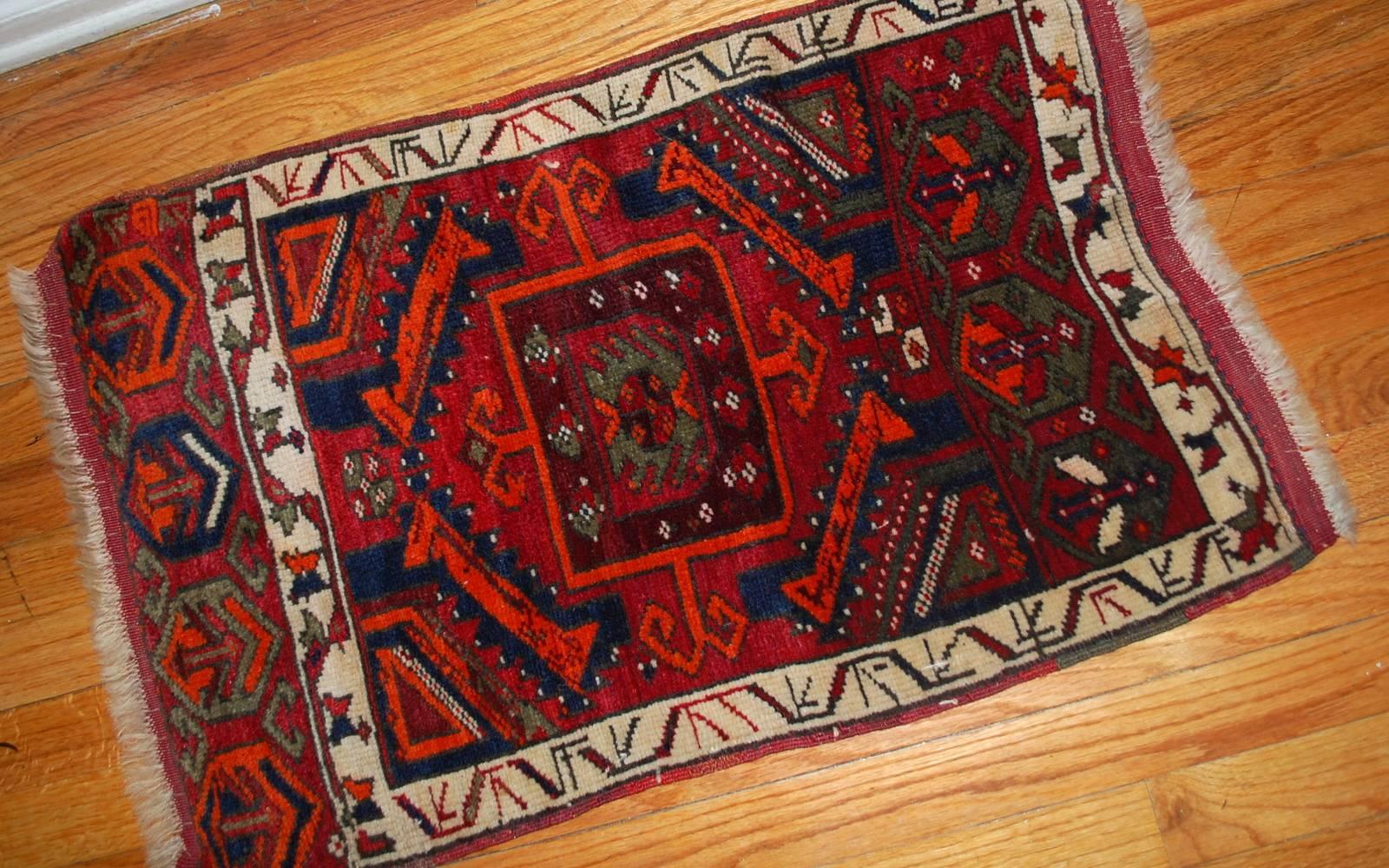 Handmade Antique Collectible Turkish Yastik Rug, 1890s, 1B487 In Good Condition For Sale In Bordeaux, FR