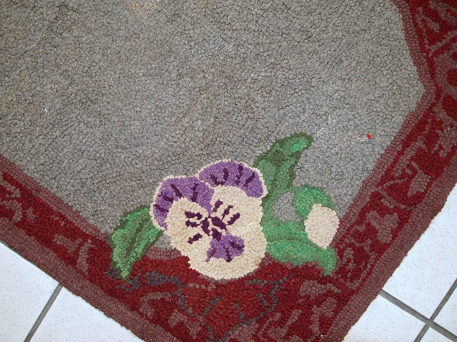 20th Century Handmade Antique American Hooked Rug, 1920s, 1C422 For Sale