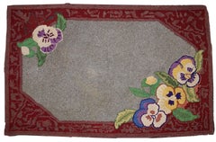 Ancien tapis crocheté américain, gris et bourgogne, Circa 1920 - 1C422