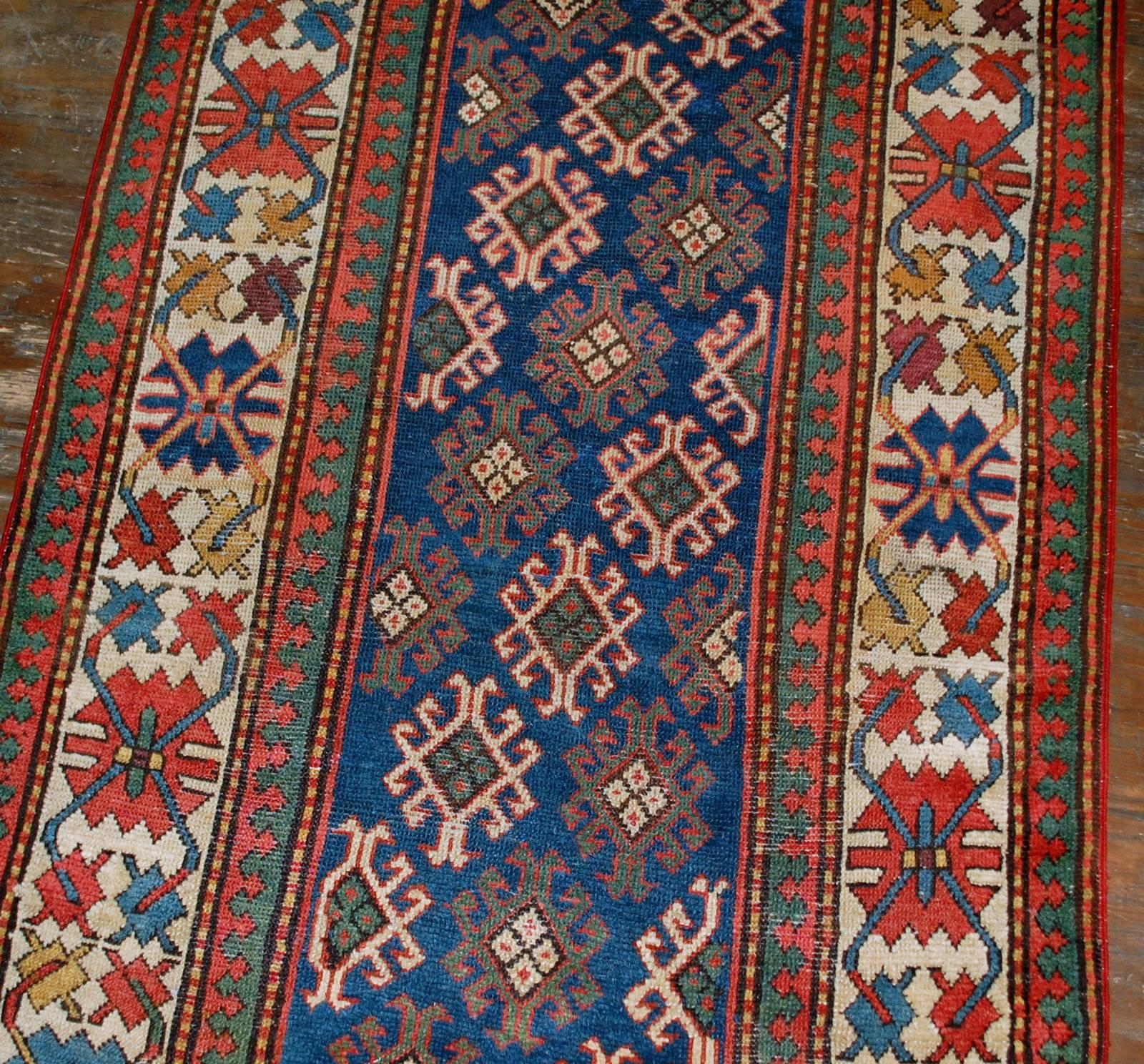 Noué à la main Tapis caucasien ancien Gendje fait à la main, années 1880 en vente